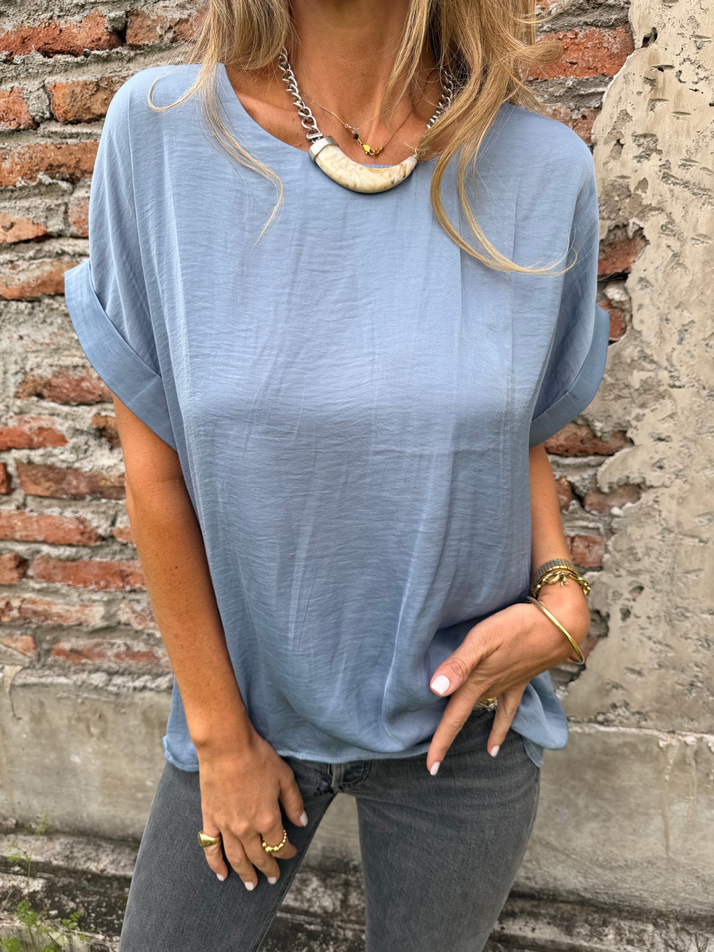 Blusa básica seda celeste