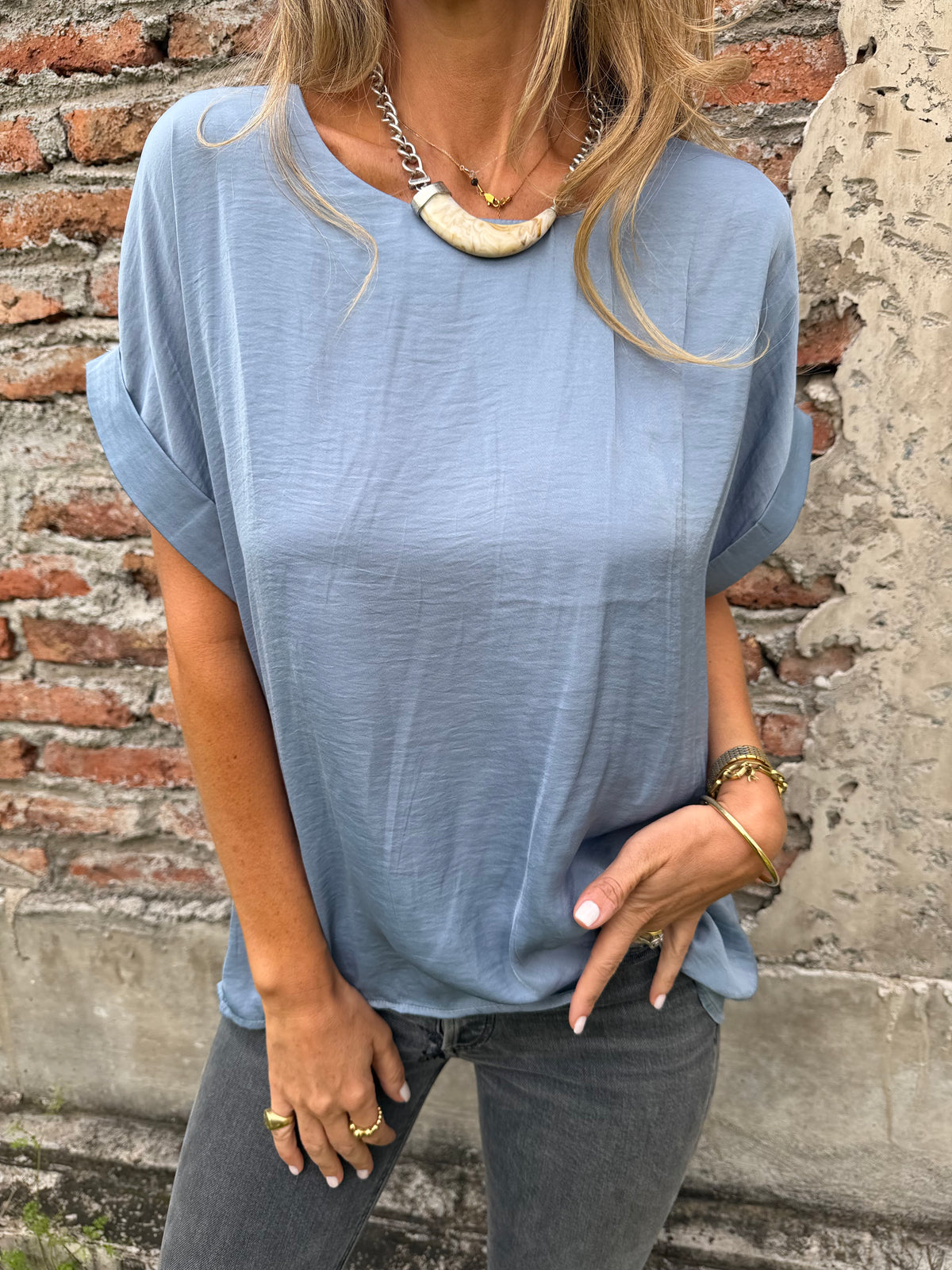 Blusa básica seda celeste