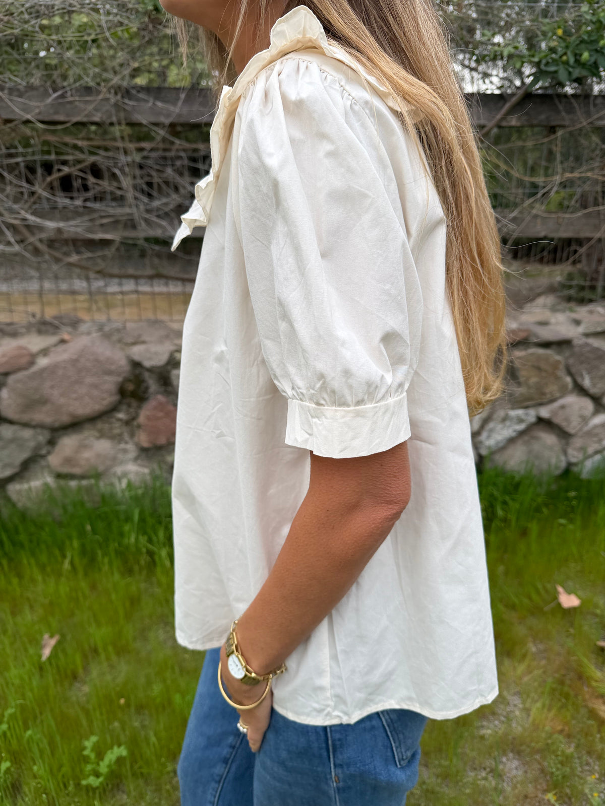 Blusa cuello bobo y flores mantequilla