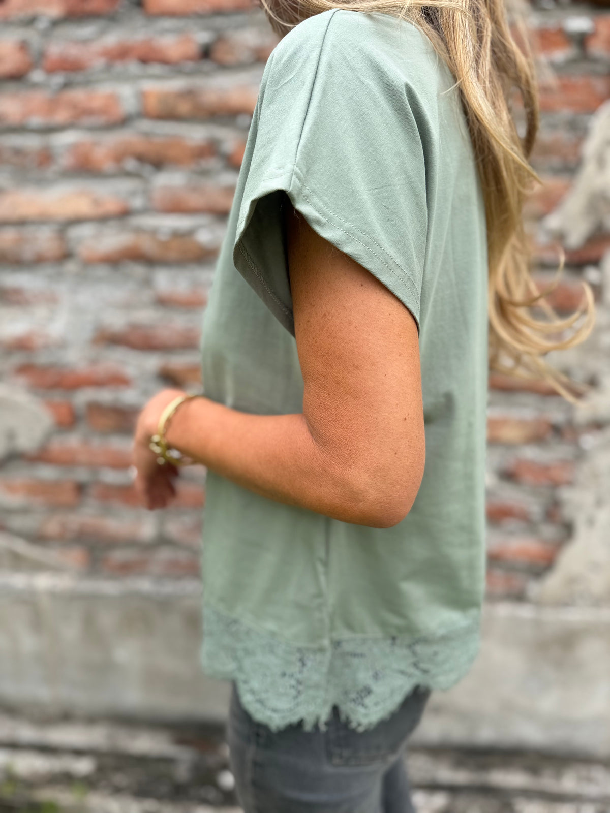Polera básica algodón encaje inferior verde musgo
