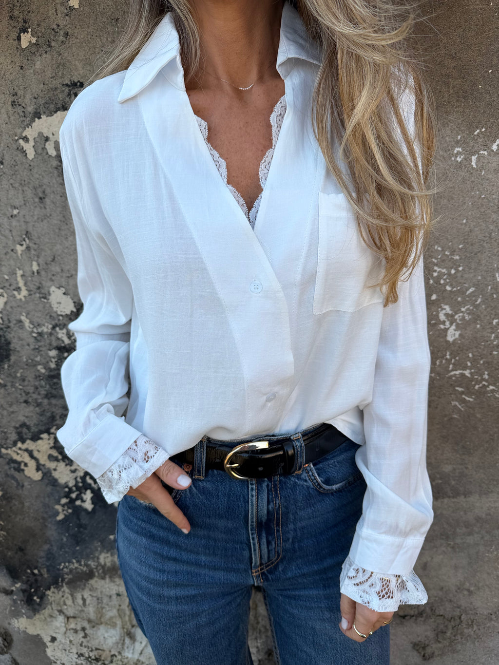 Blusa detalles encaje blanca