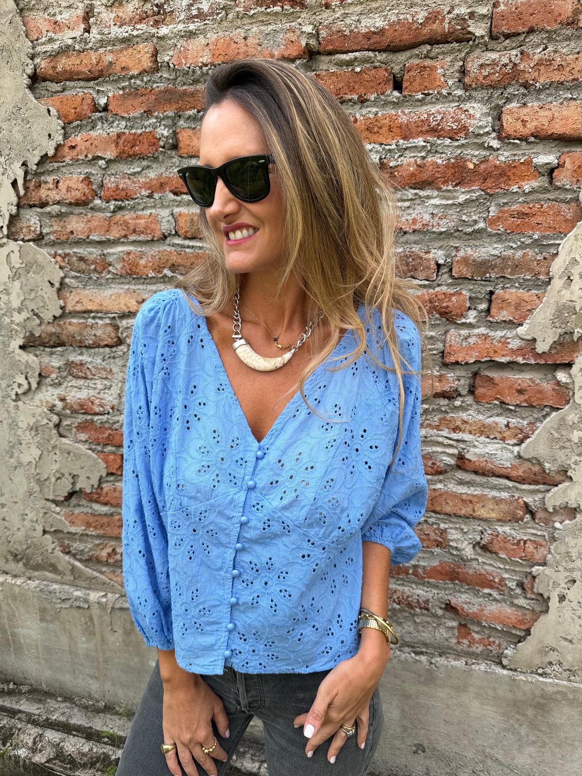 Blusa súper broderie celeste