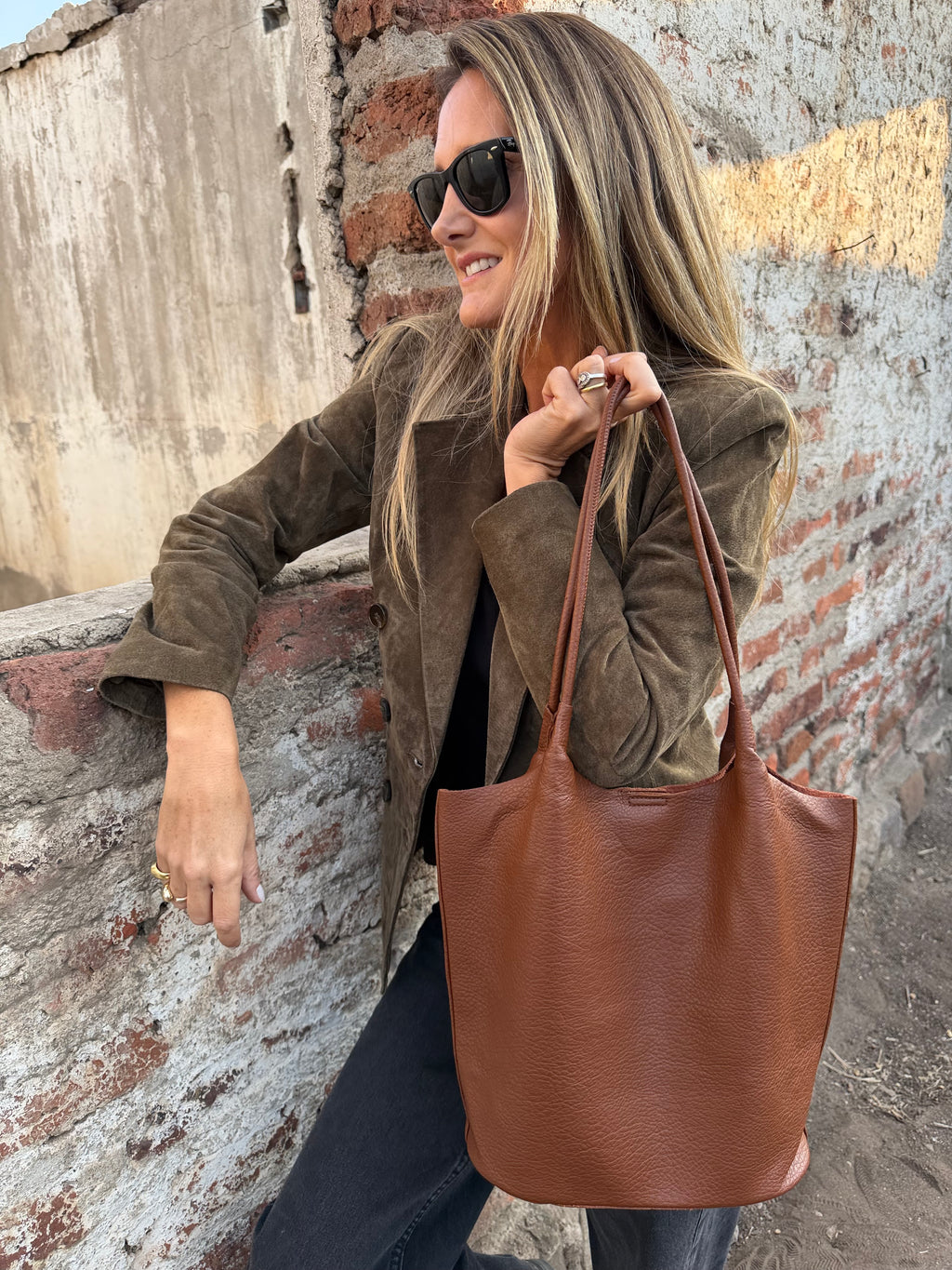Tote clásico efecto cuero graneado caramelo