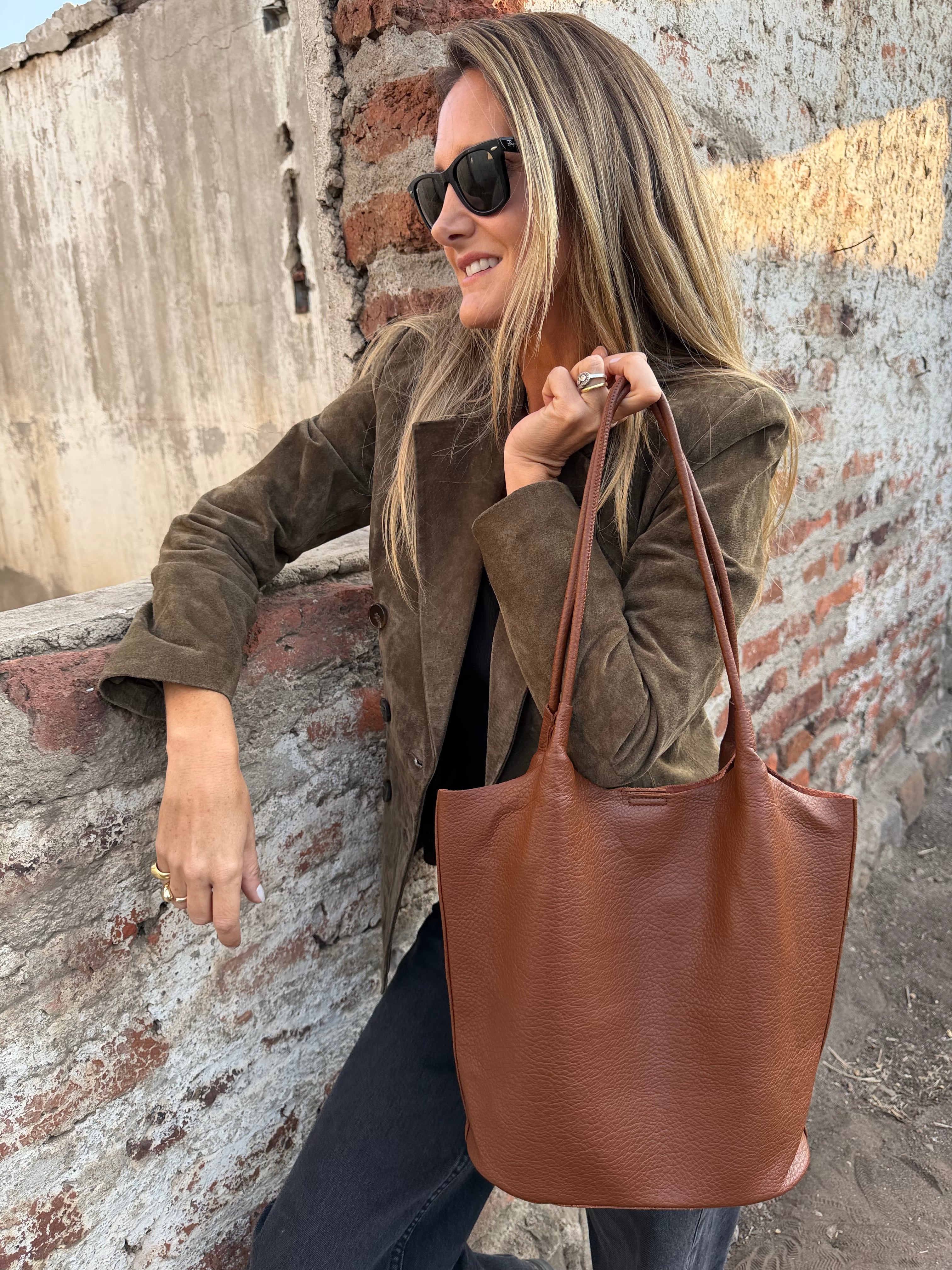 Tote clásico efecto cuero graneado caramelo