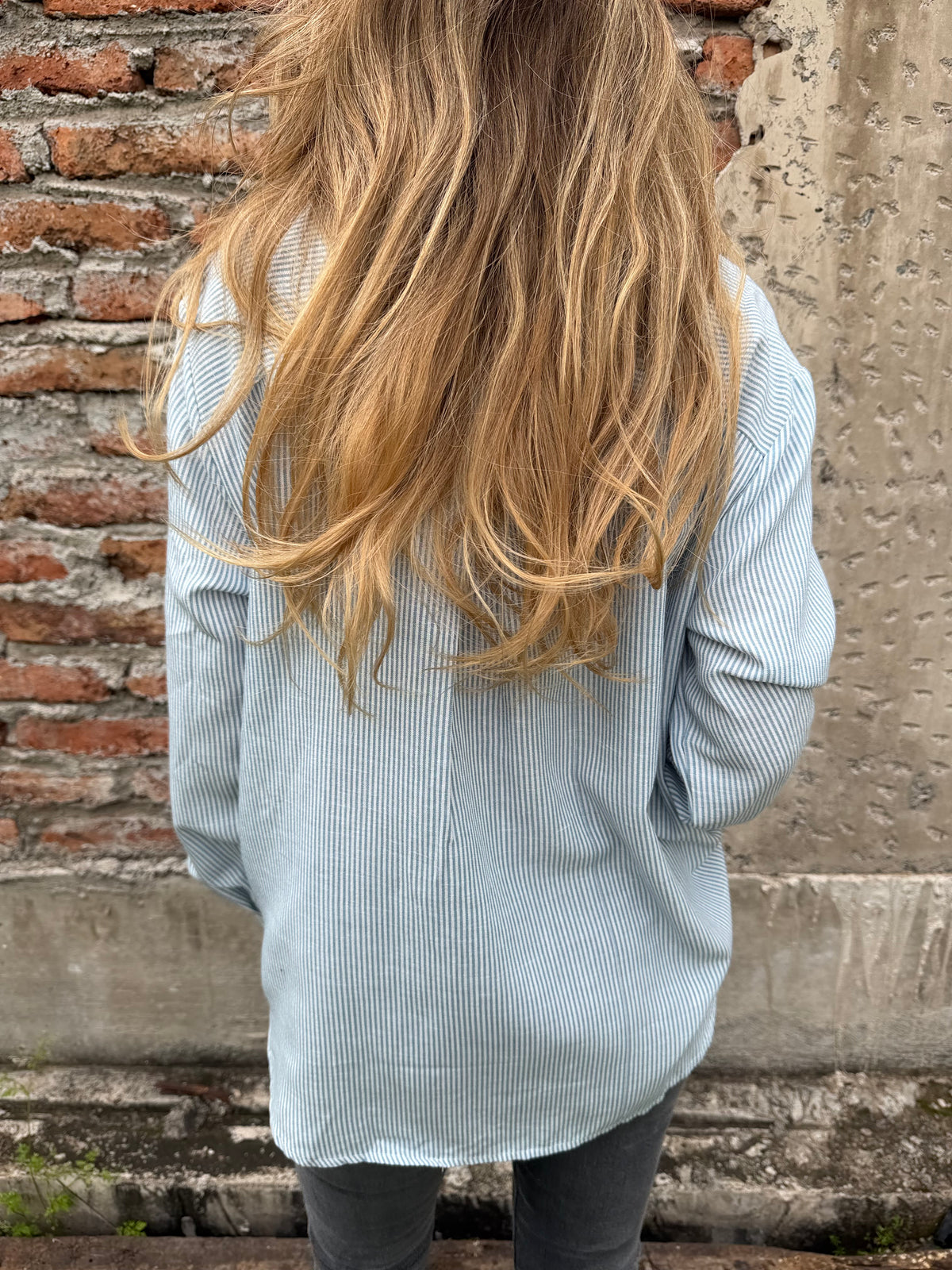 Blusa líneas delgadas celeste