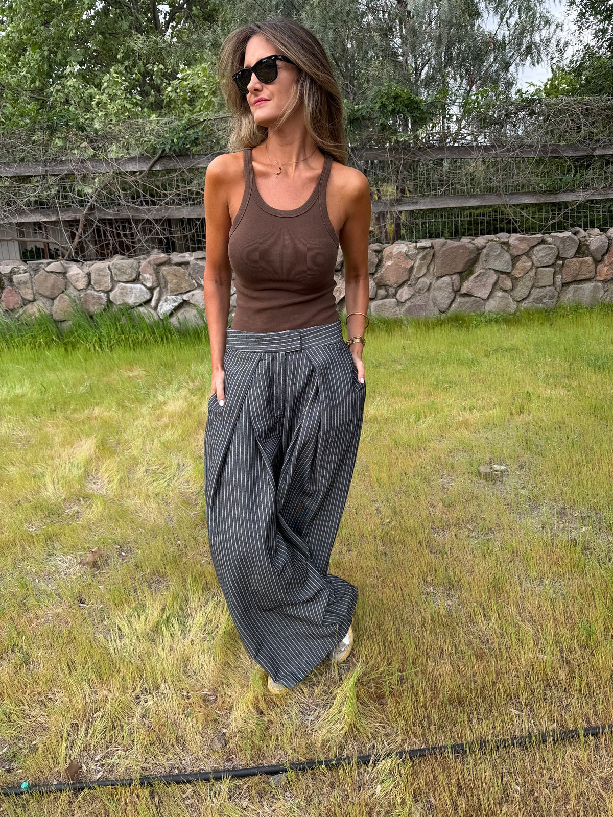 Pantalón sastre líneas gris acero