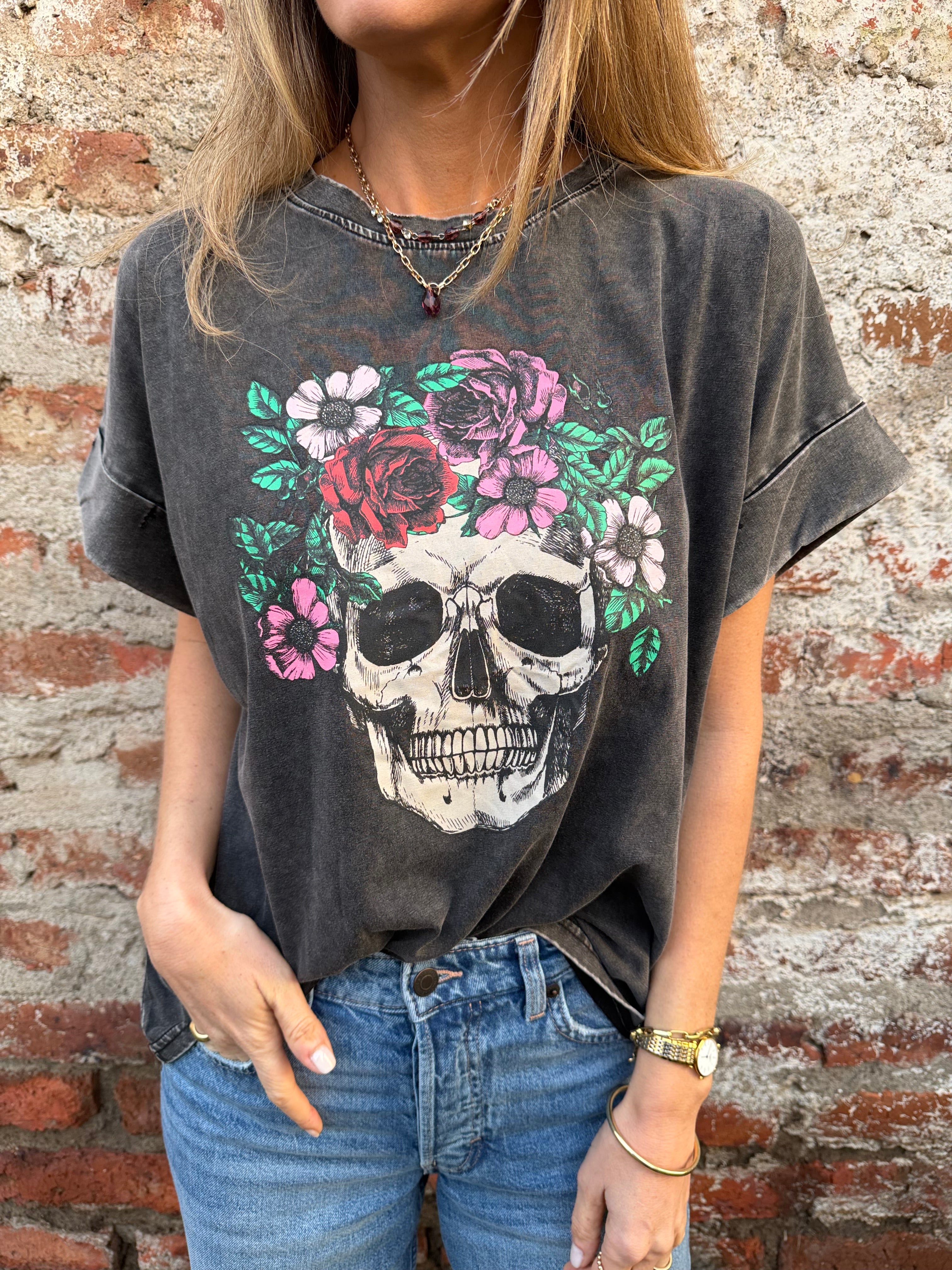 Polera calavera flores negra