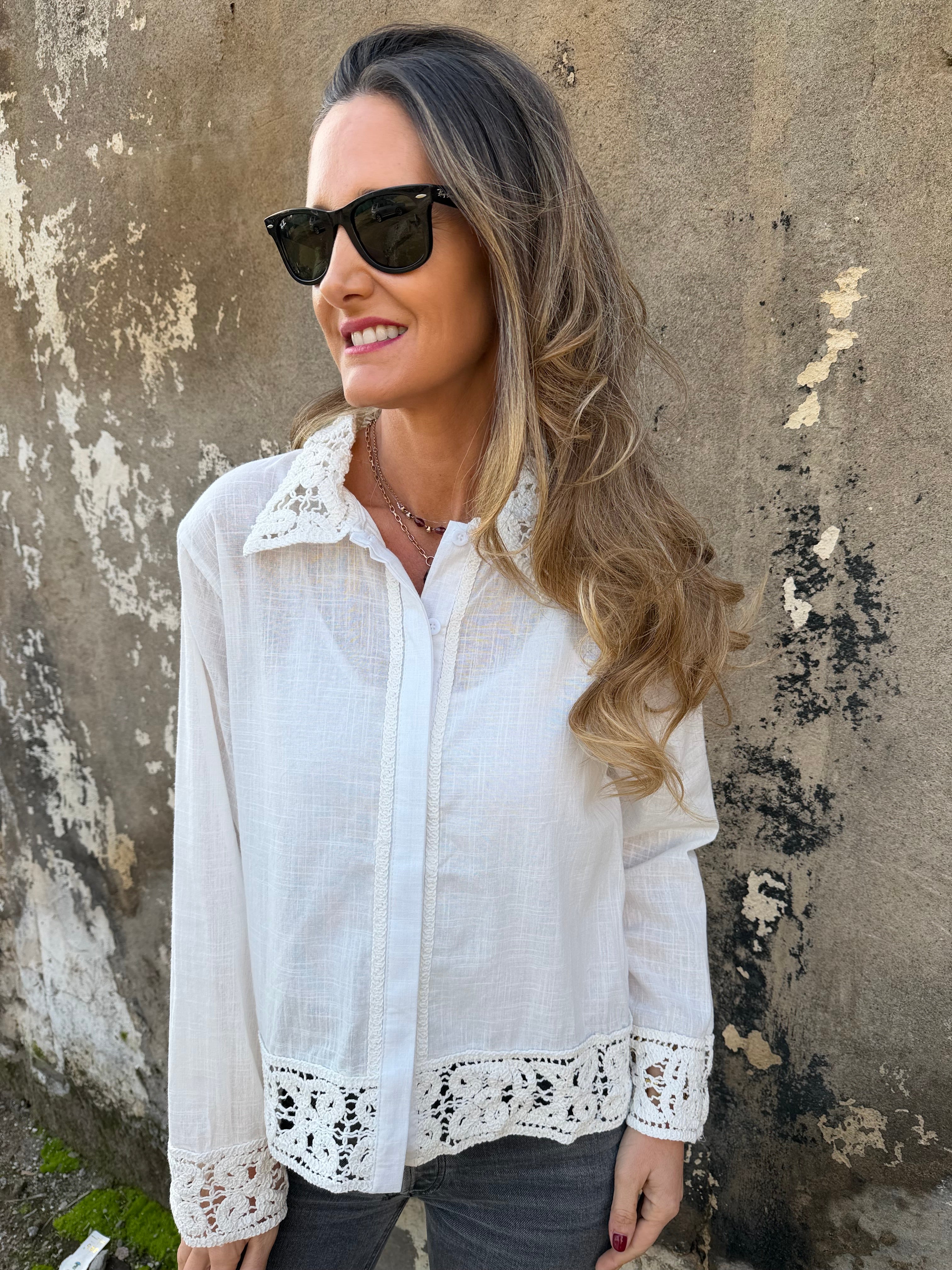 Blusa linoto y macramé blanco