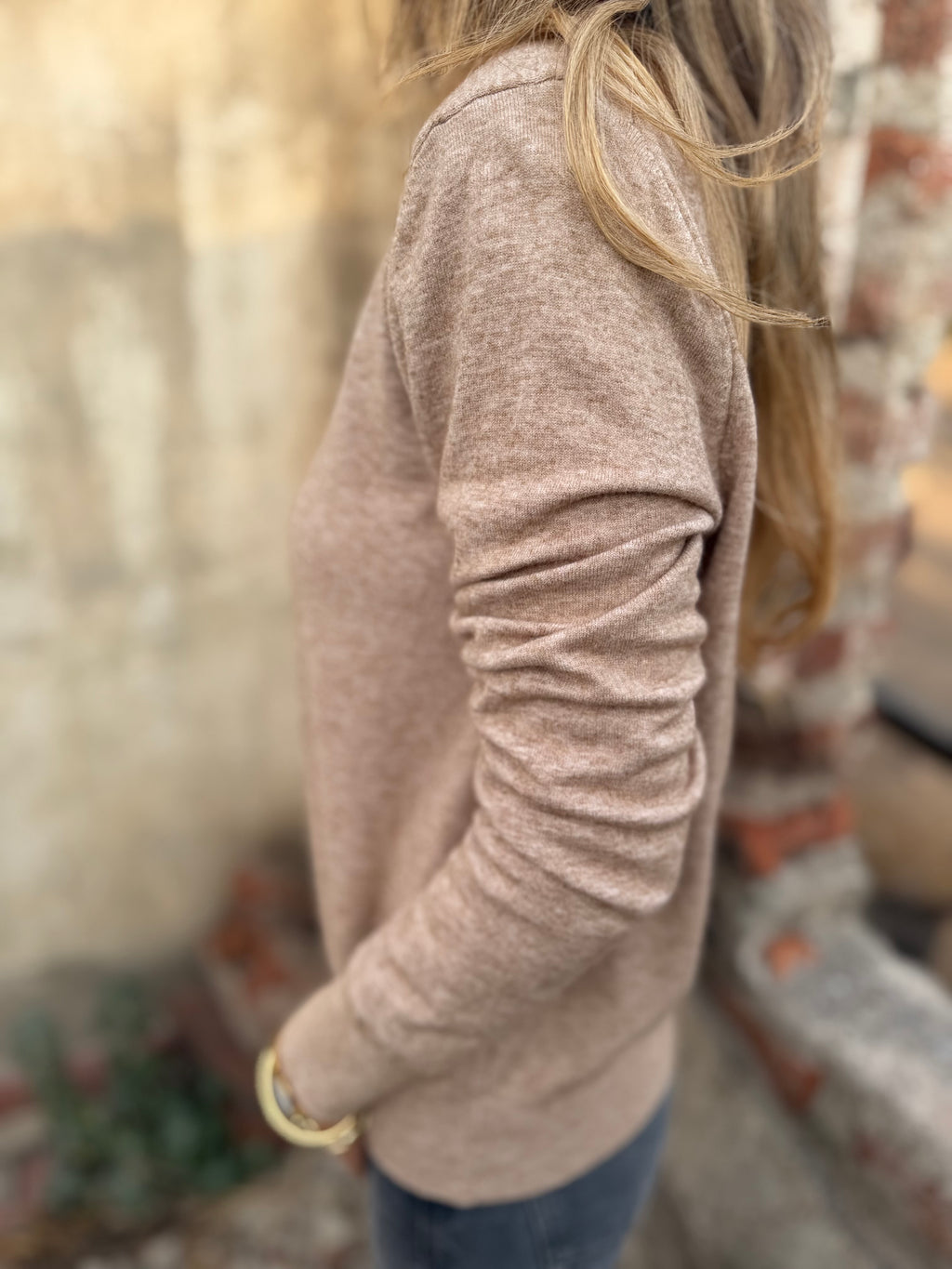 Chaleco básico cuello redondo botones beige jaspeado