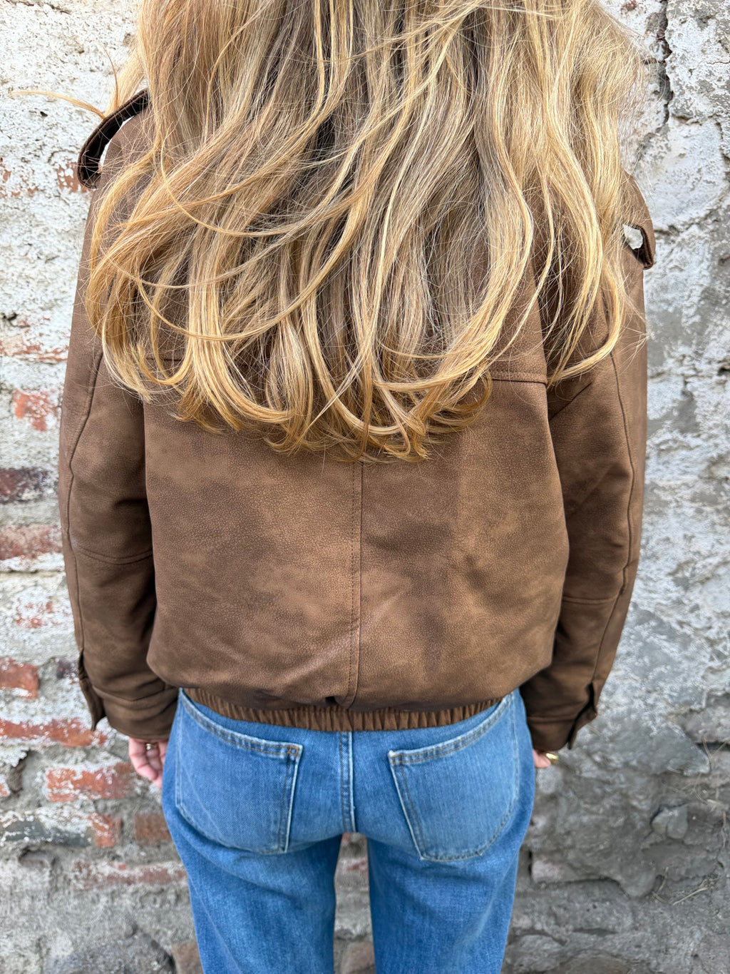 Chaqueta acolchada ecocuero opaco cuello removible piel caramelo