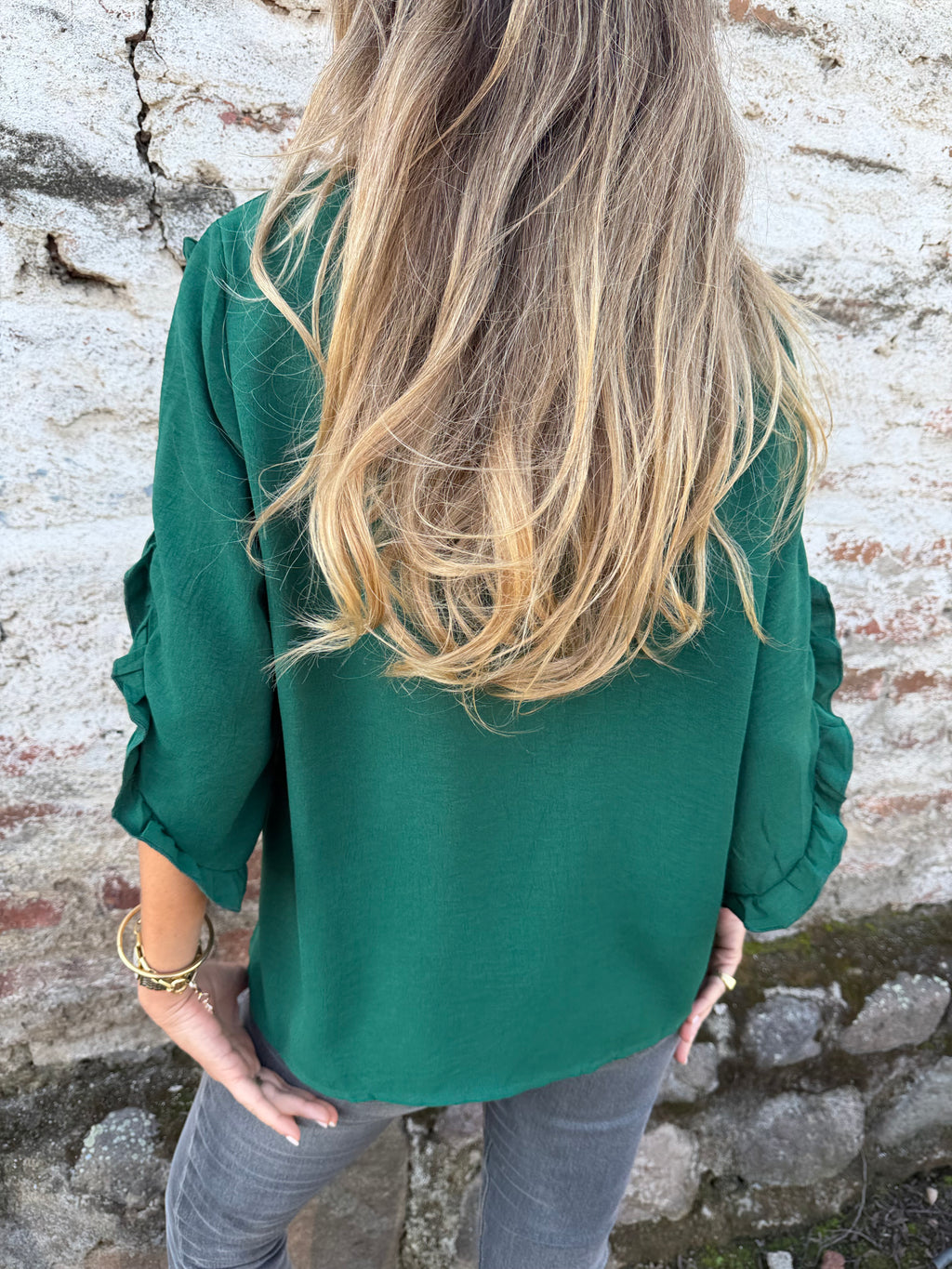 Blusa crep vuelitos mangas verde oscuro