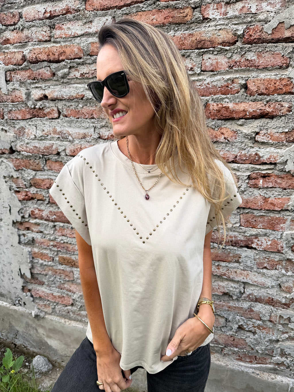 Polera tachitas beige