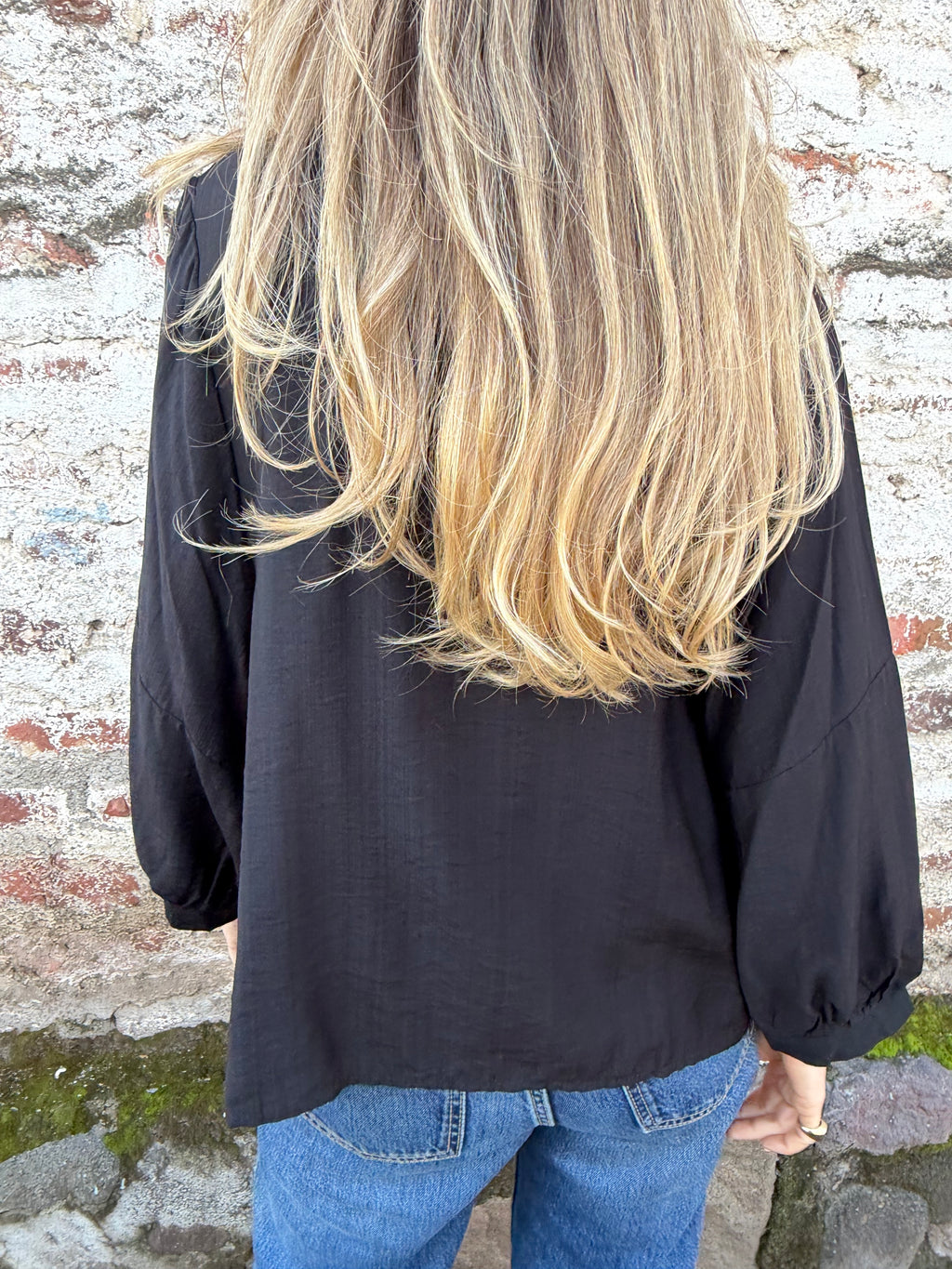 Blusa rayón manguitas globo negra
