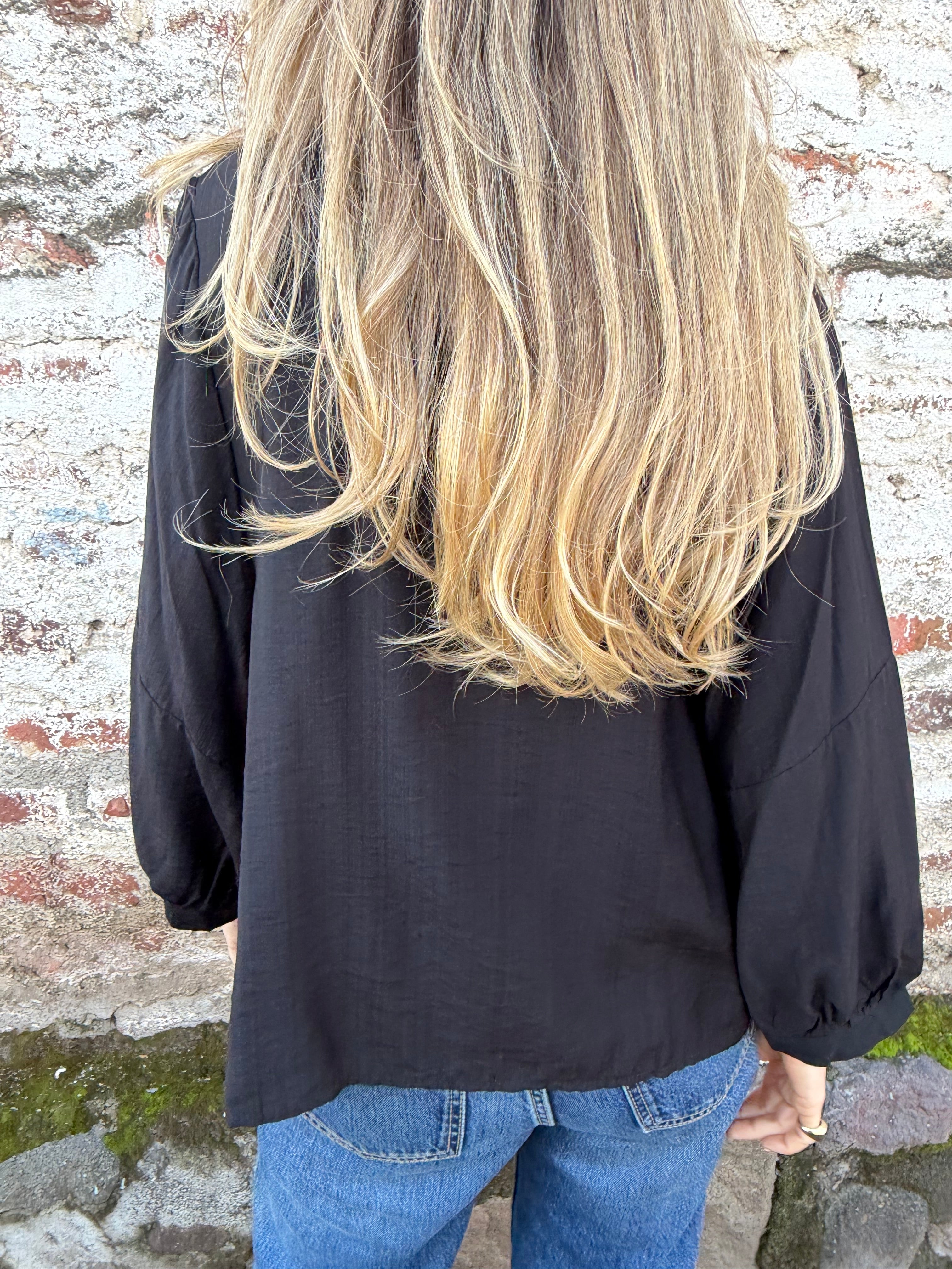 Blusa rayón manguitas globo negra