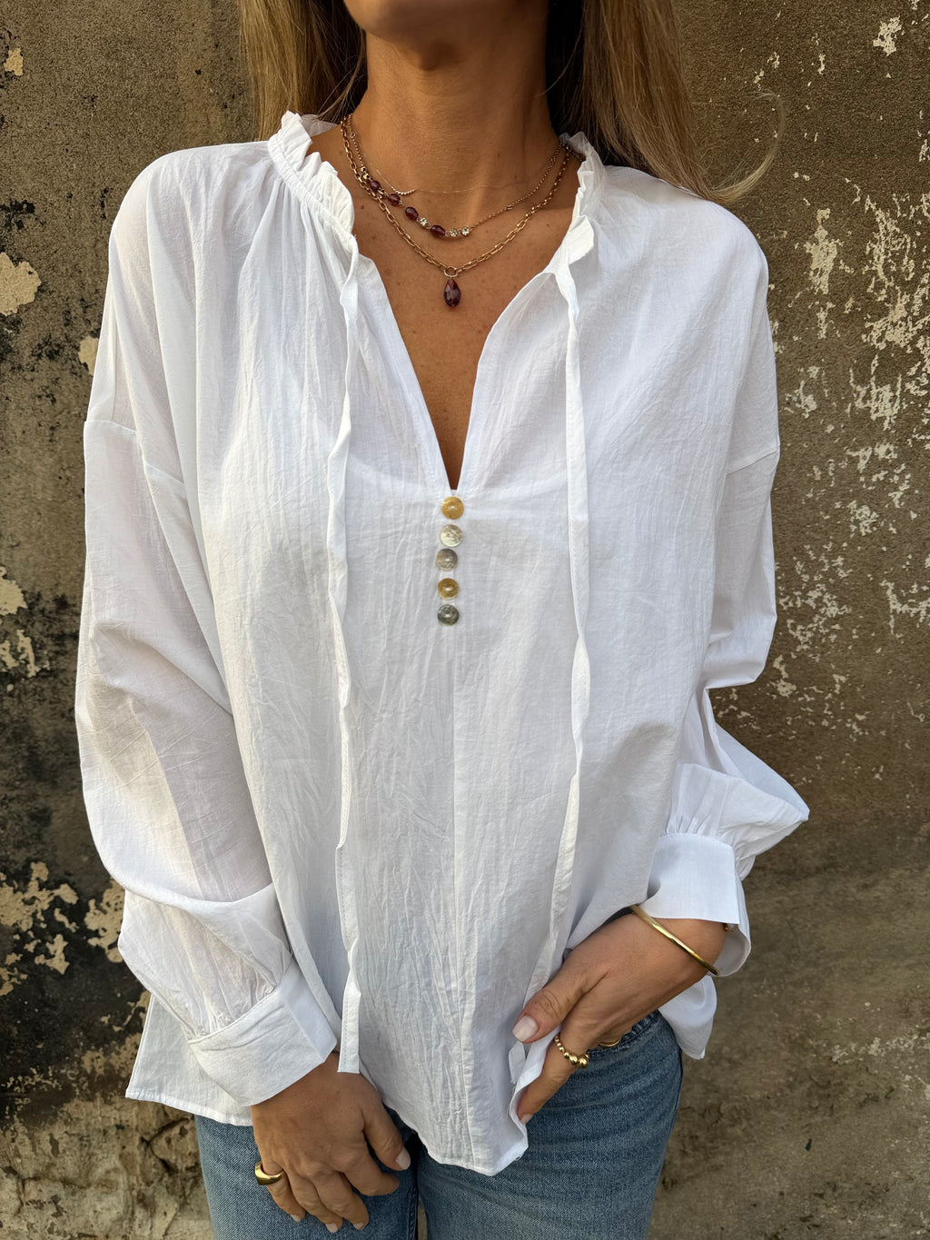 Blusa botones concha perla blanca