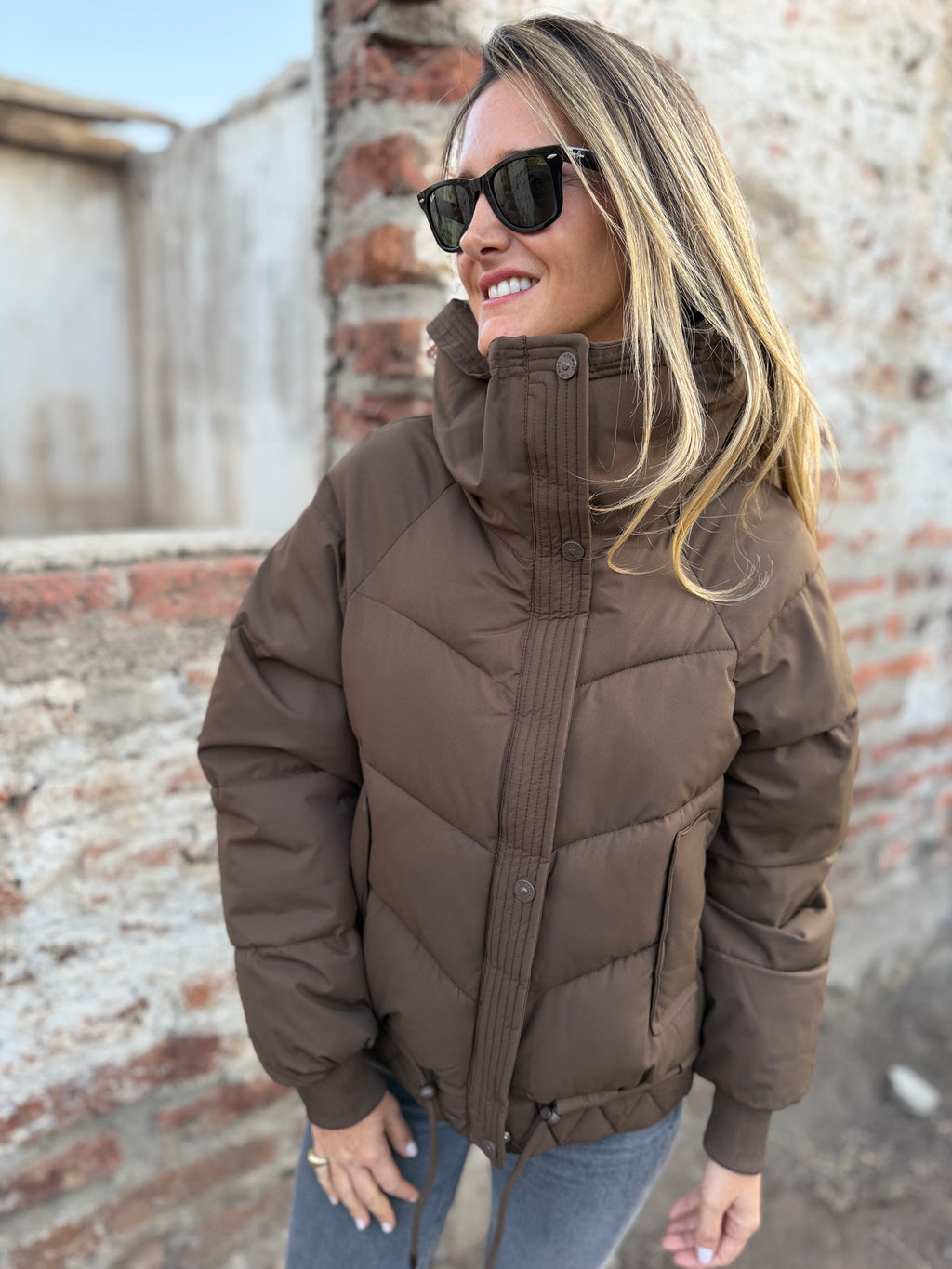 Parca puffa premium cuello removible café