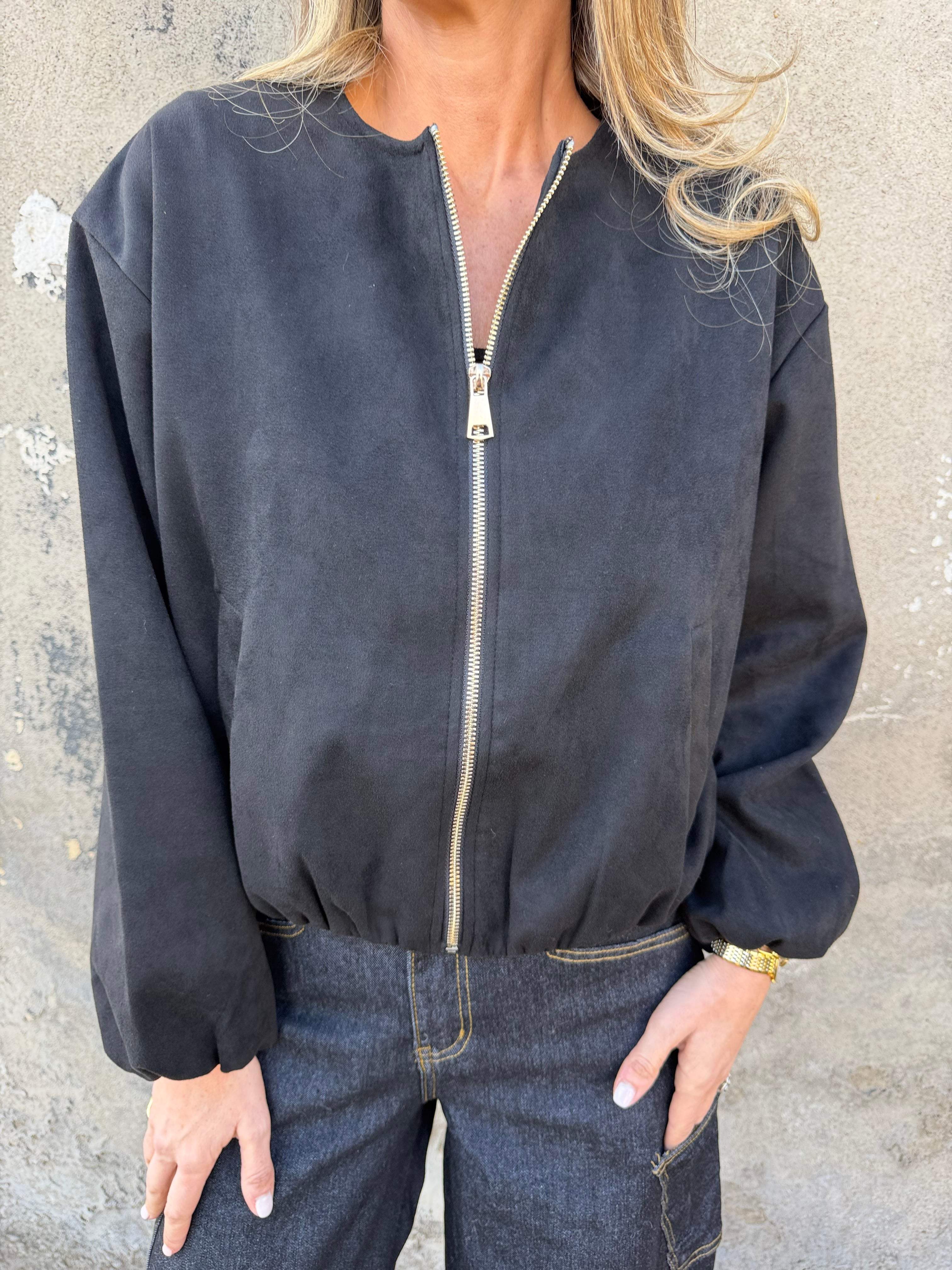Chaqueta gamuza englobada negra