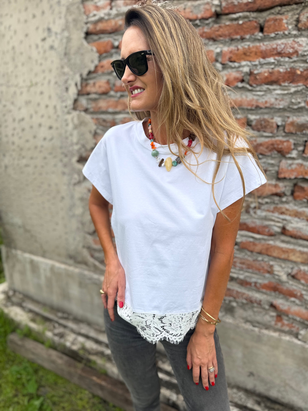 Polera básica algodón encaje inferior blanca
