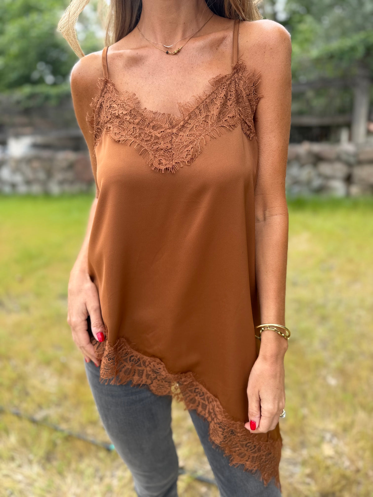 Blusa raso encaje irregular cobre