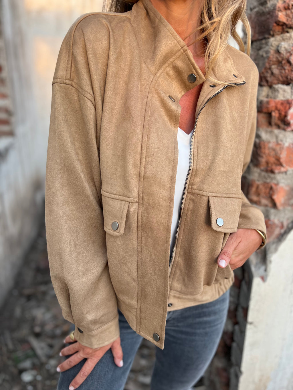 Chaqueta suede bolsillo grande camel