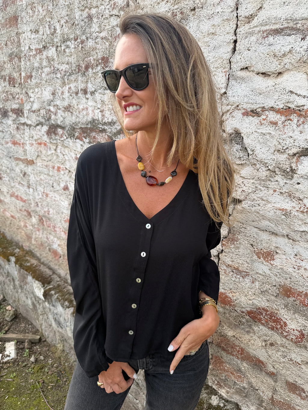 Blusa abotonada negra