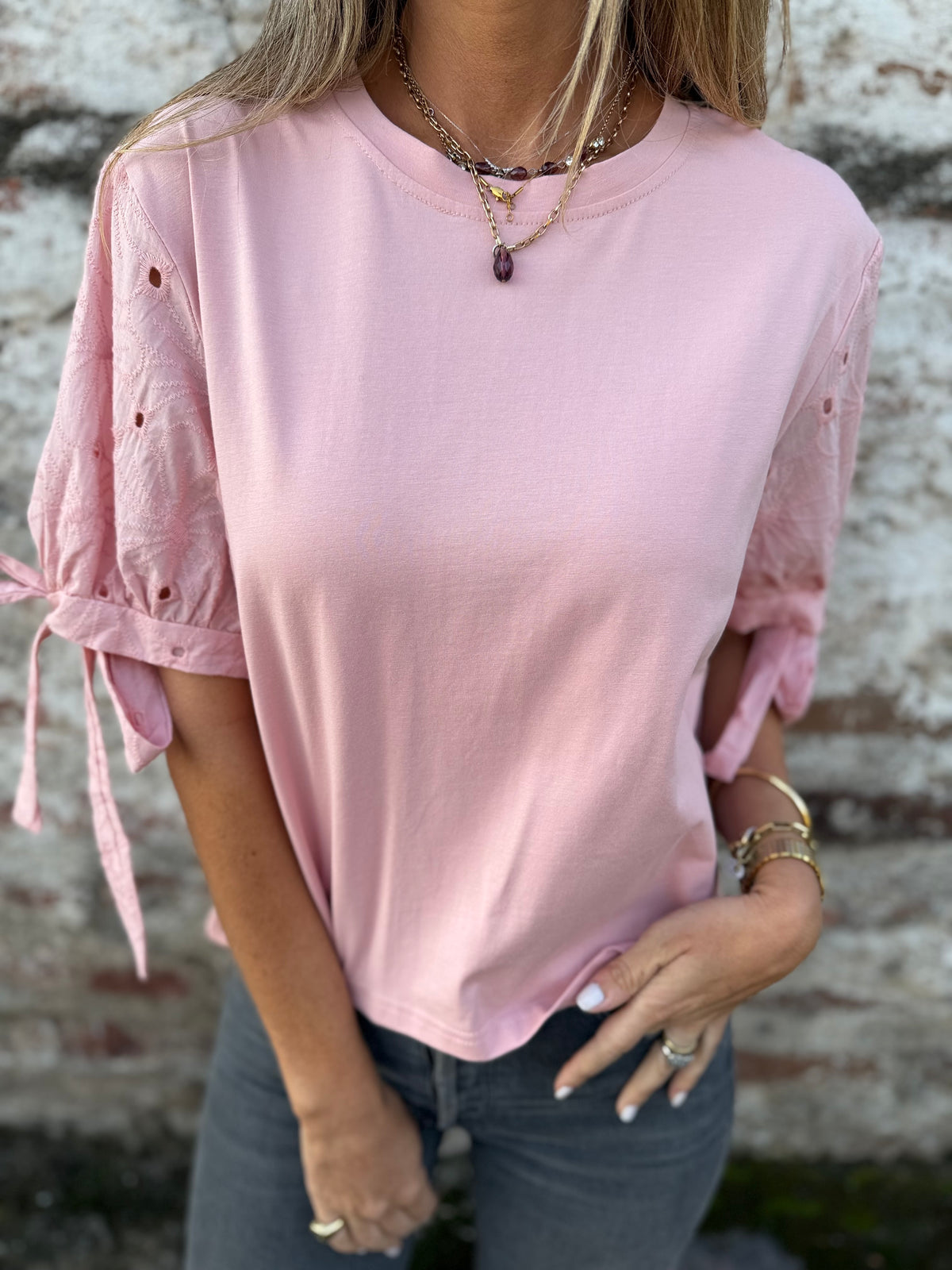 Polera mangas broderie amarras rosada