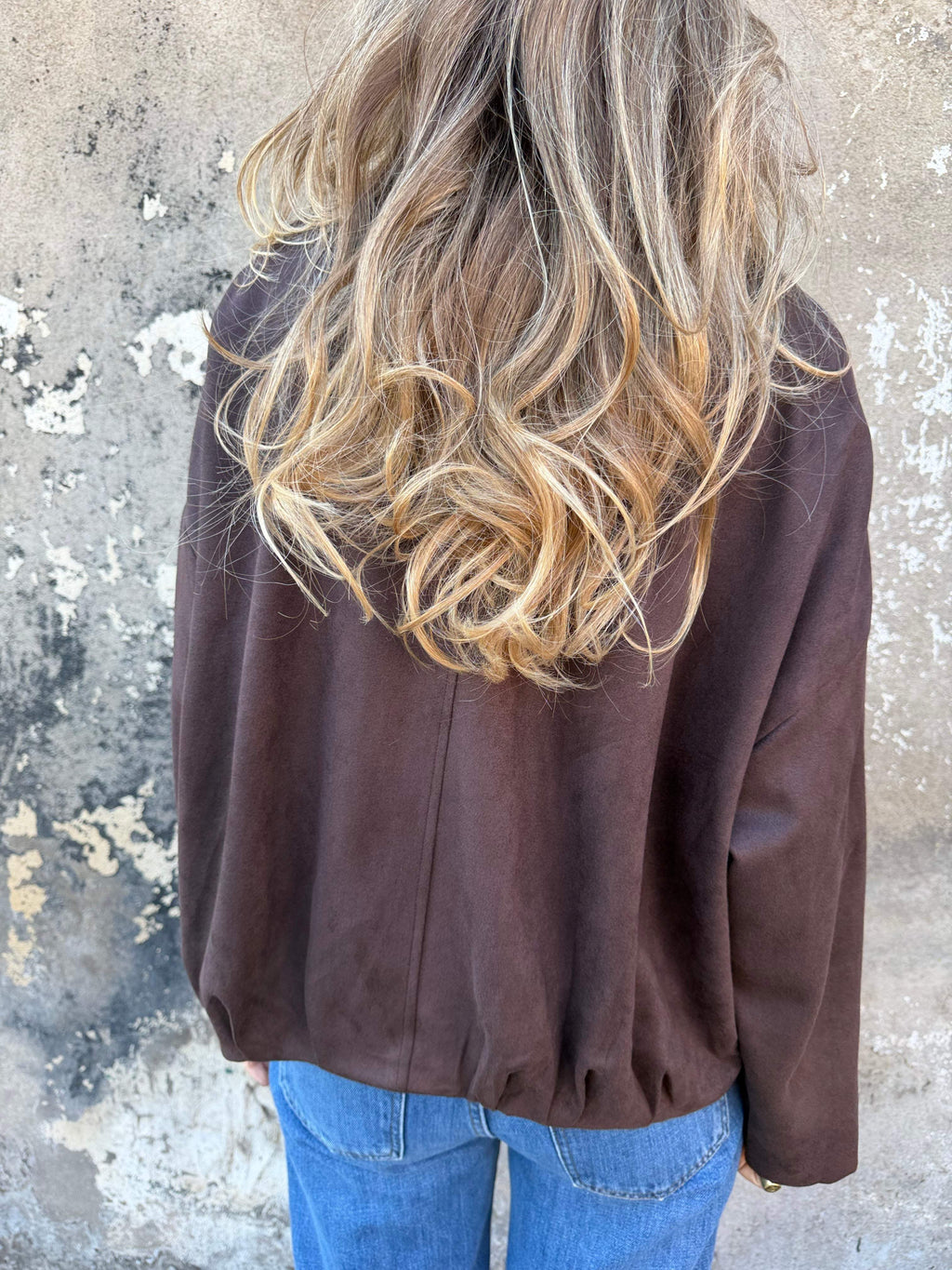 Chaqueta efecto gamuza solapa café oscuro