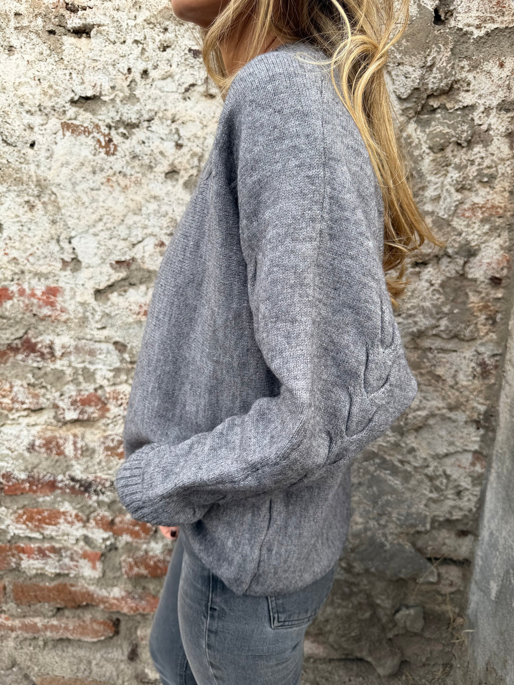 Chaleco trenzado horizontal gris