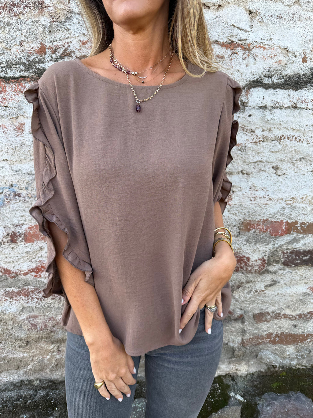 Blusa crep vuelitos mangas café