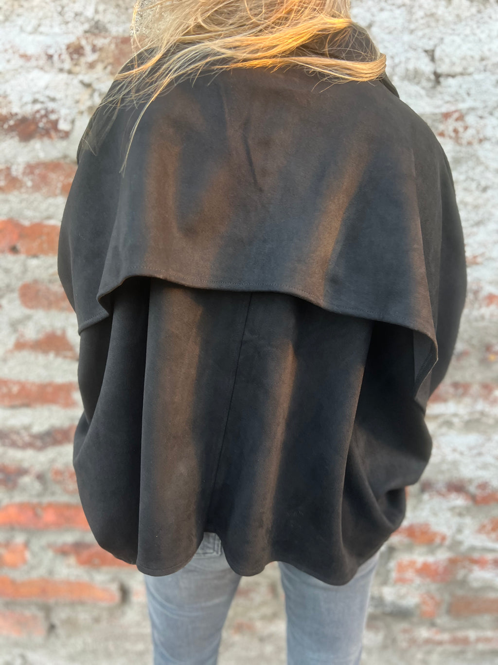 Capa botones gamuza negro