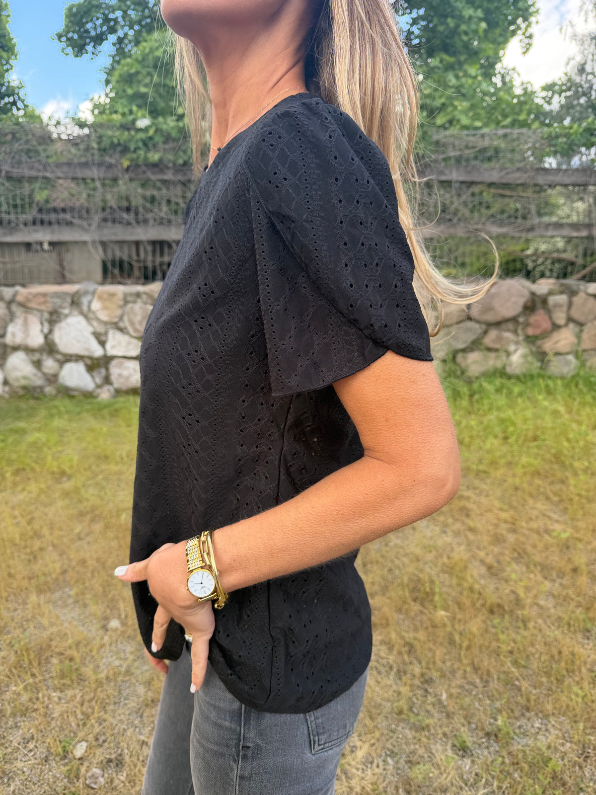 Polera lycra detalles mangas negra
