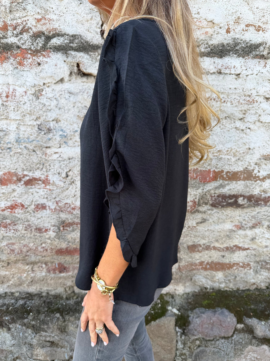 Blusa crep vuelitos mangas negra
