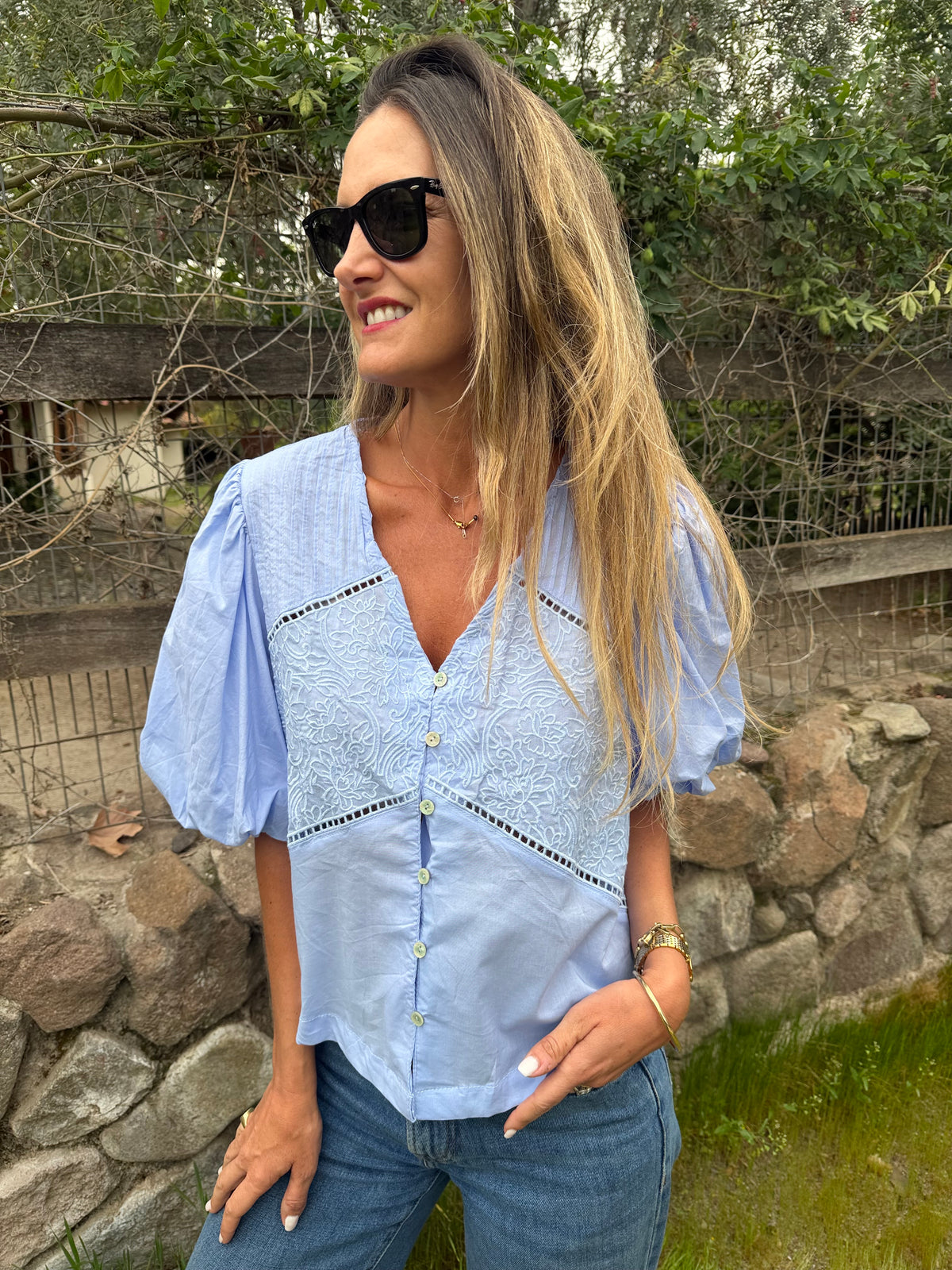 New blusa mangas abullonadas celeste