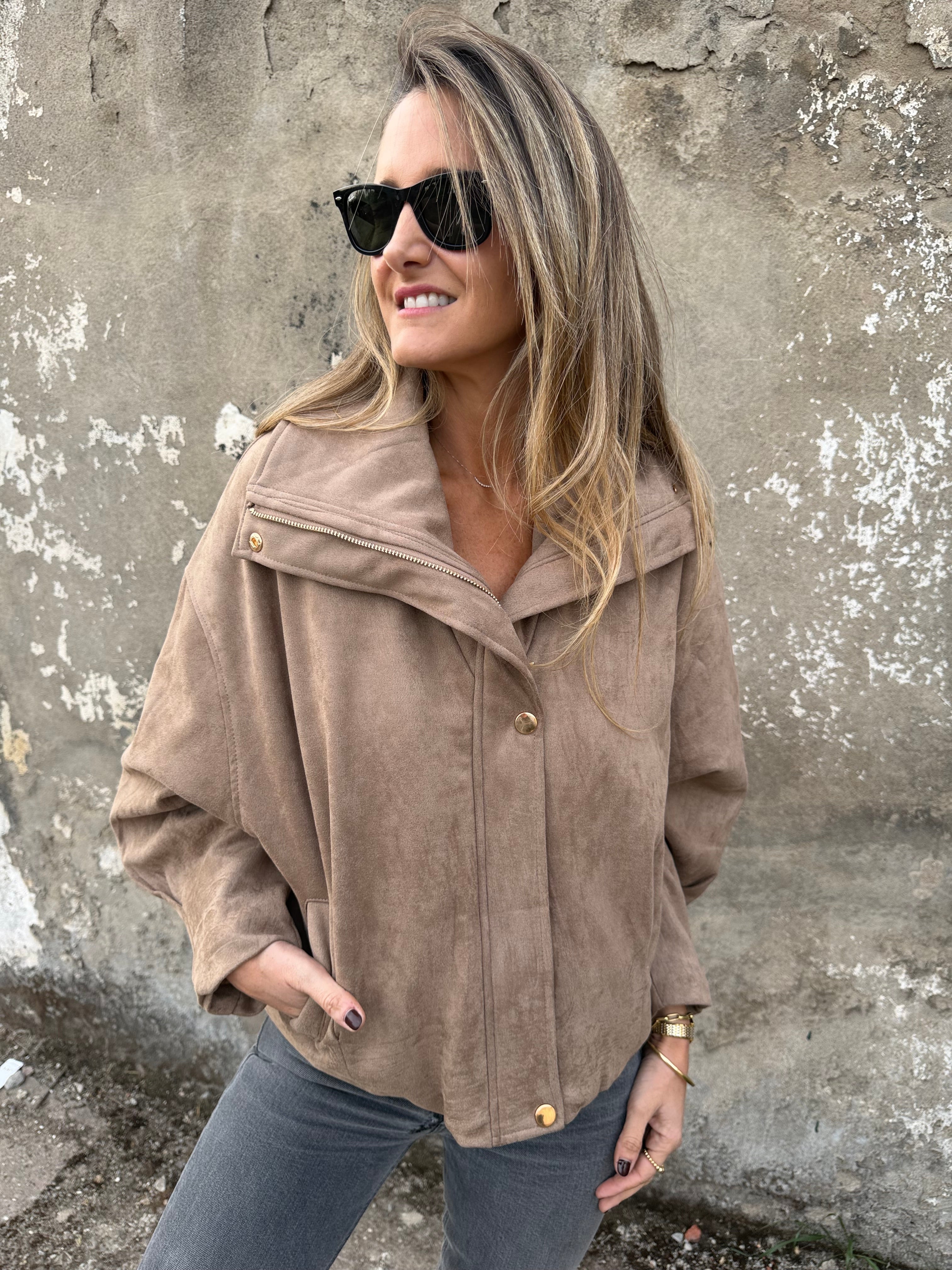 Chaqueta gamuza acolchada camel