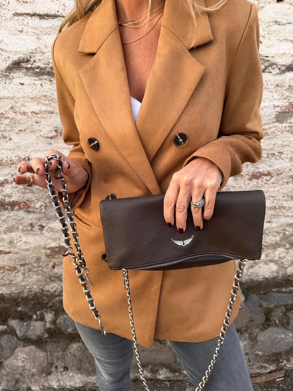 Cartera tipo zadig de hombro y mano cadena cuero graneado café