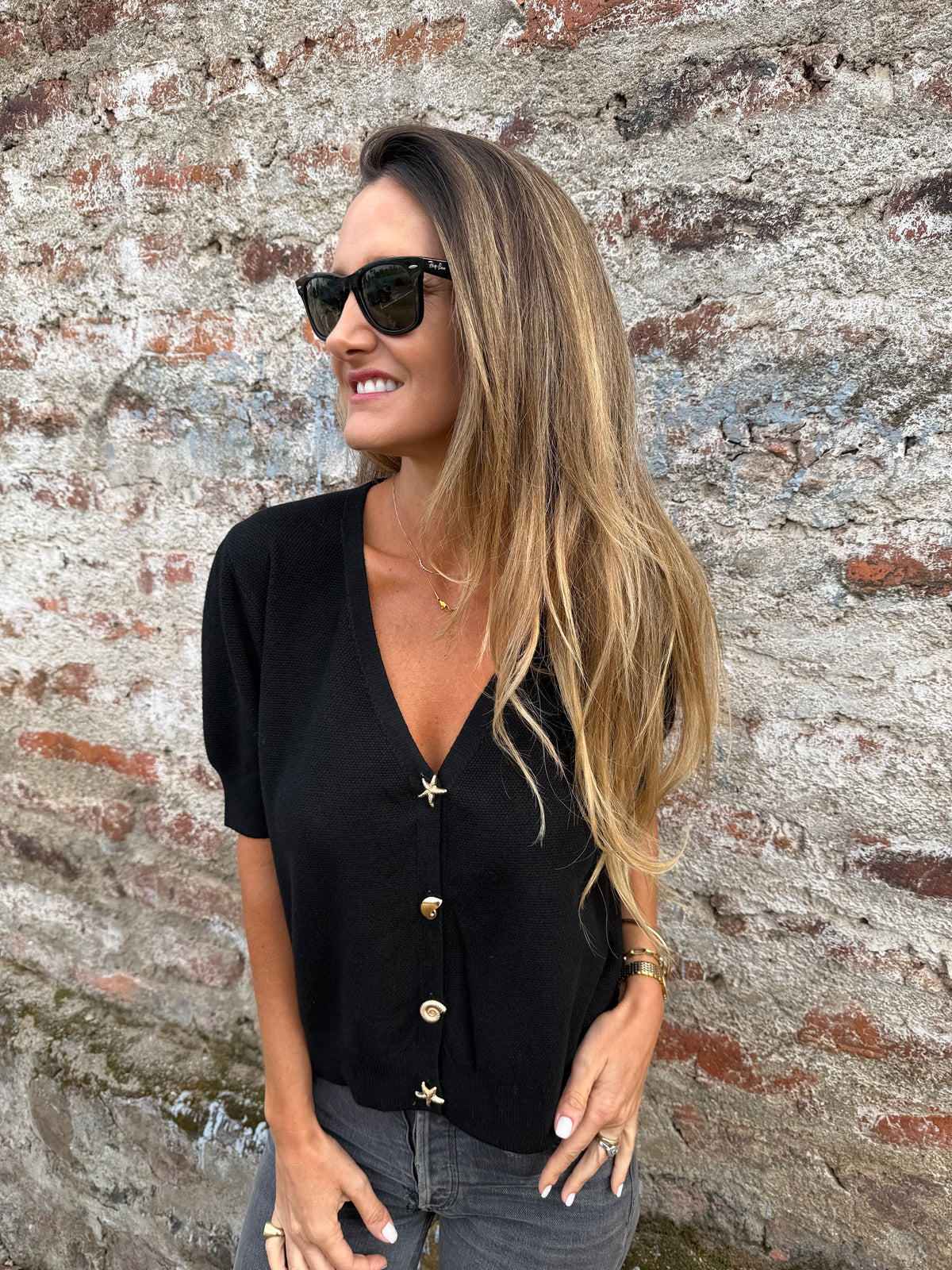 Polera/ Chaleco botones dorados negro