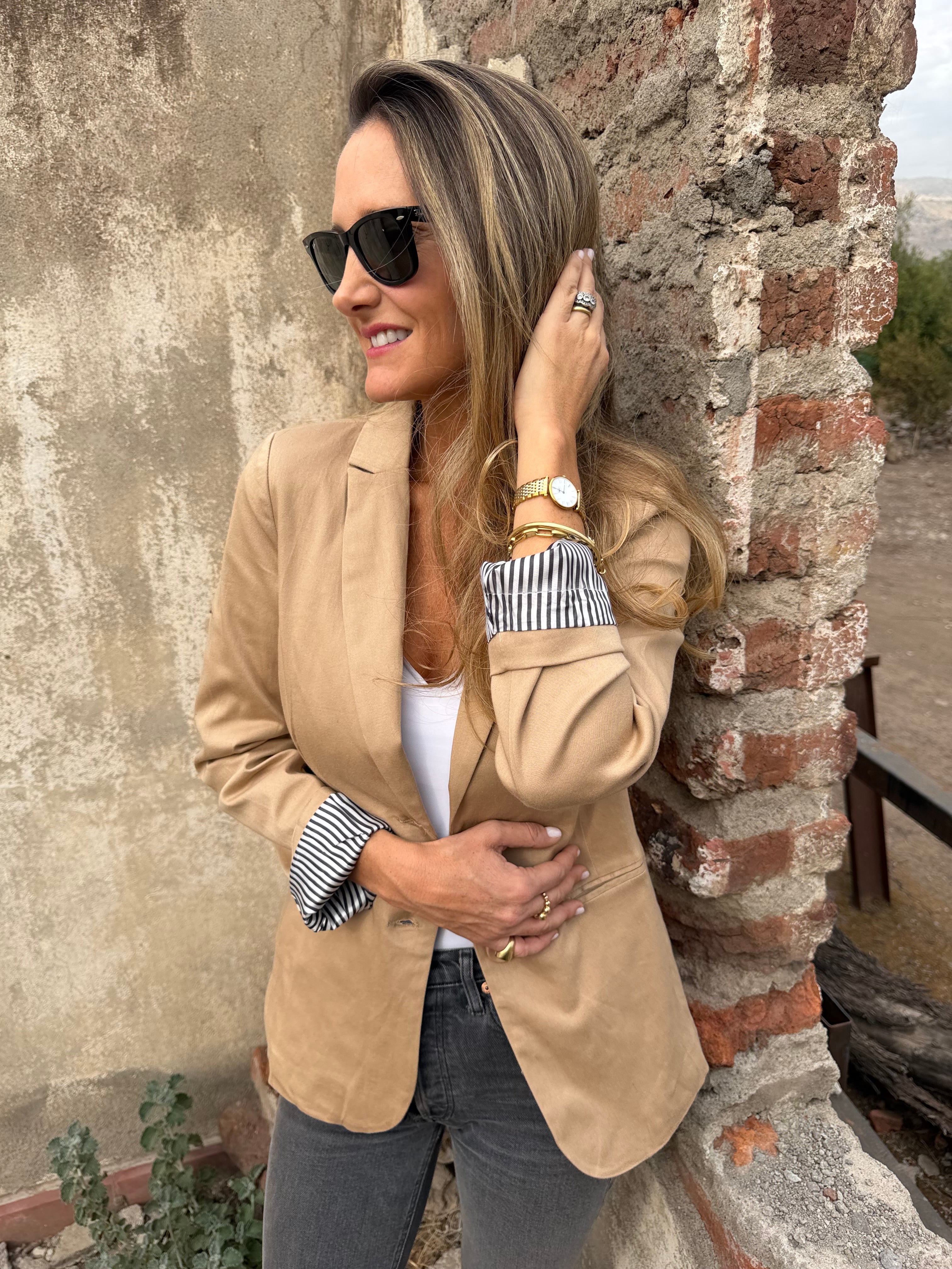 New blazer gabardina delgada con doblez rayado camel