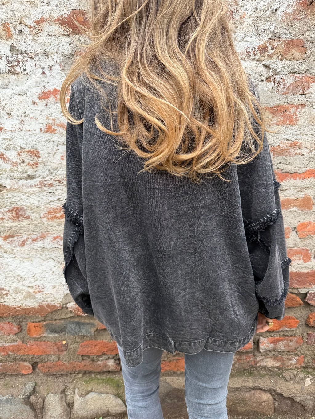 Blusa de bluejean manga globo negra