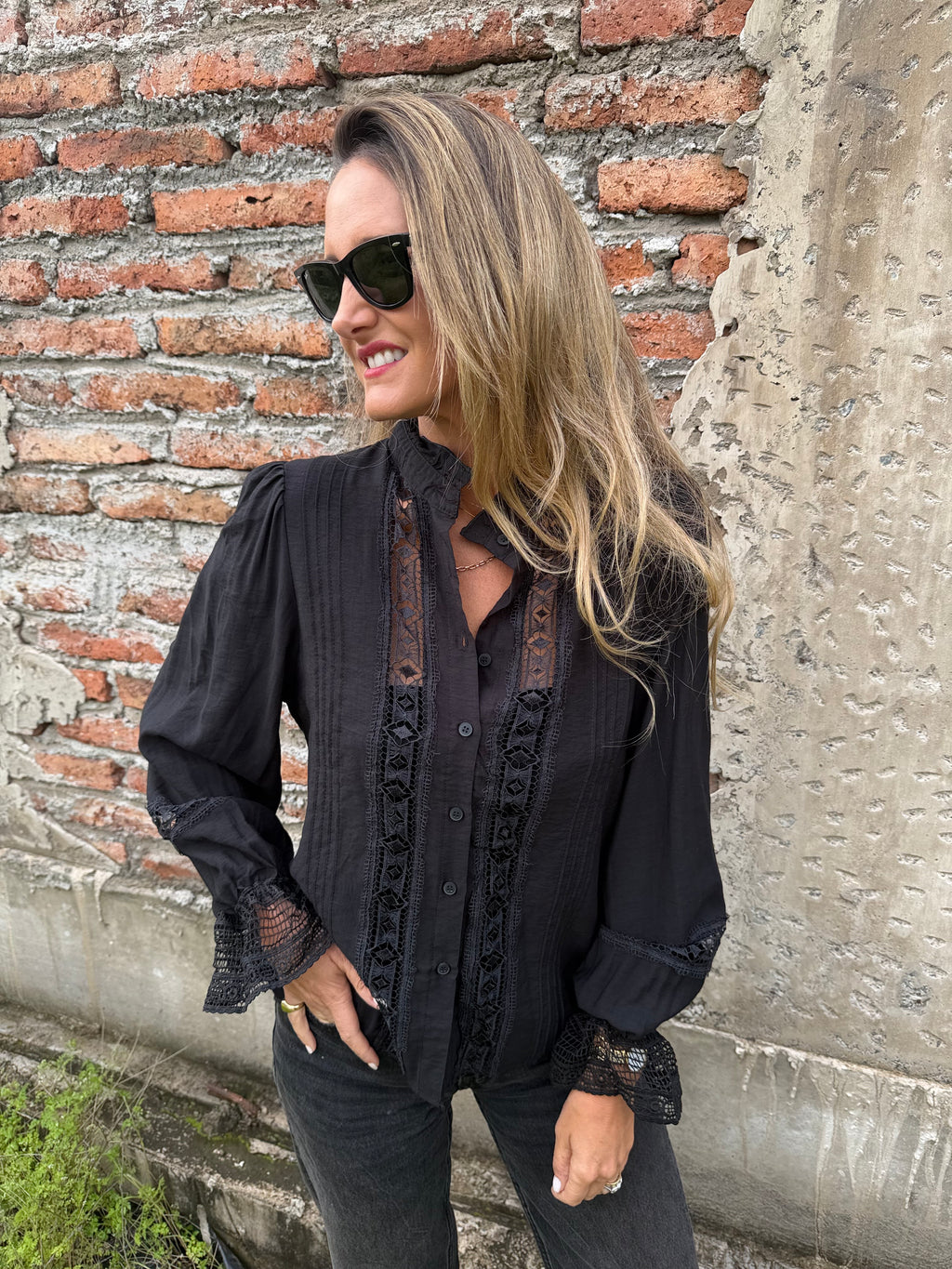 Blusa macramé central negra
