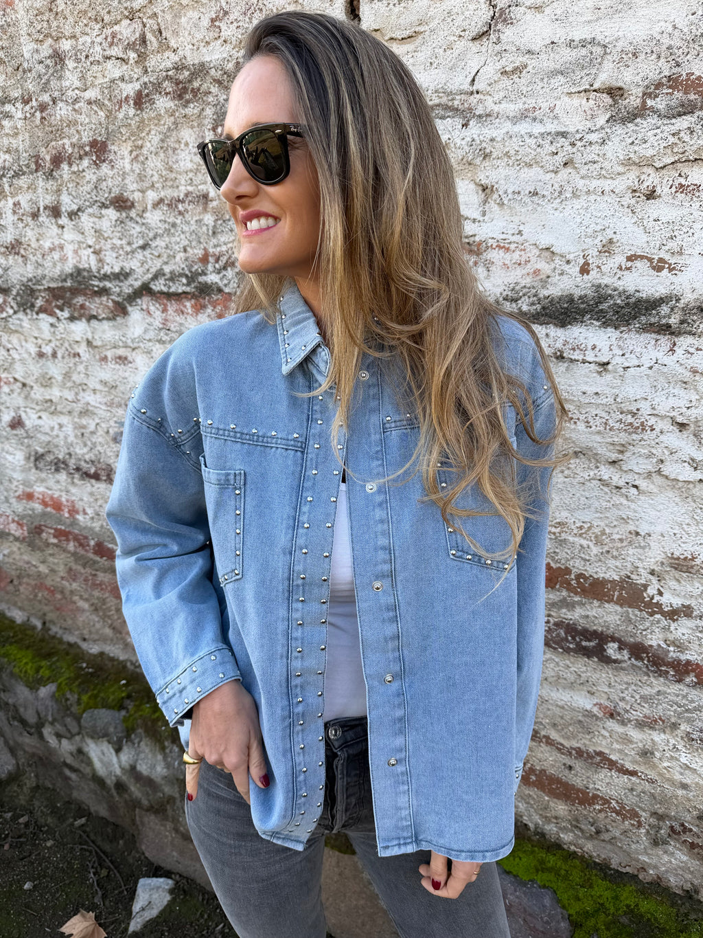 Chaqueta bluejean tachas celeste