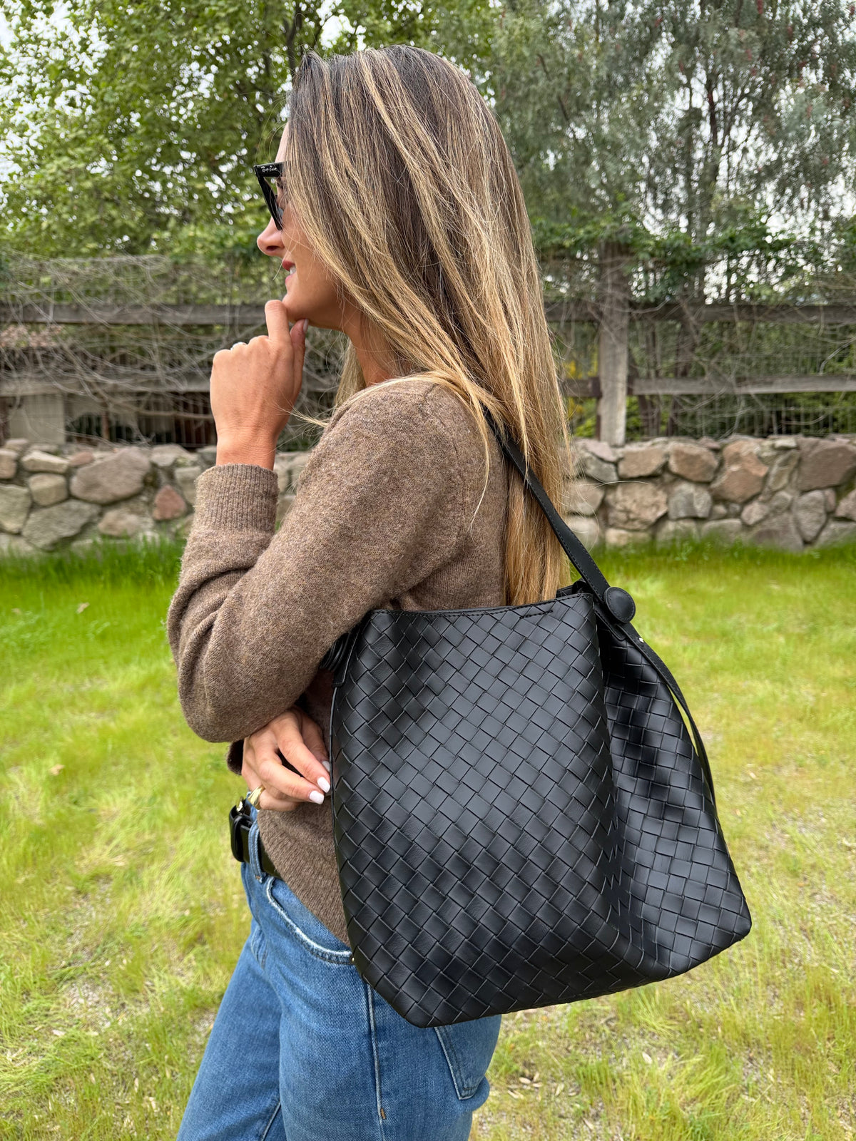 Tote ecocuero trenzado negro
