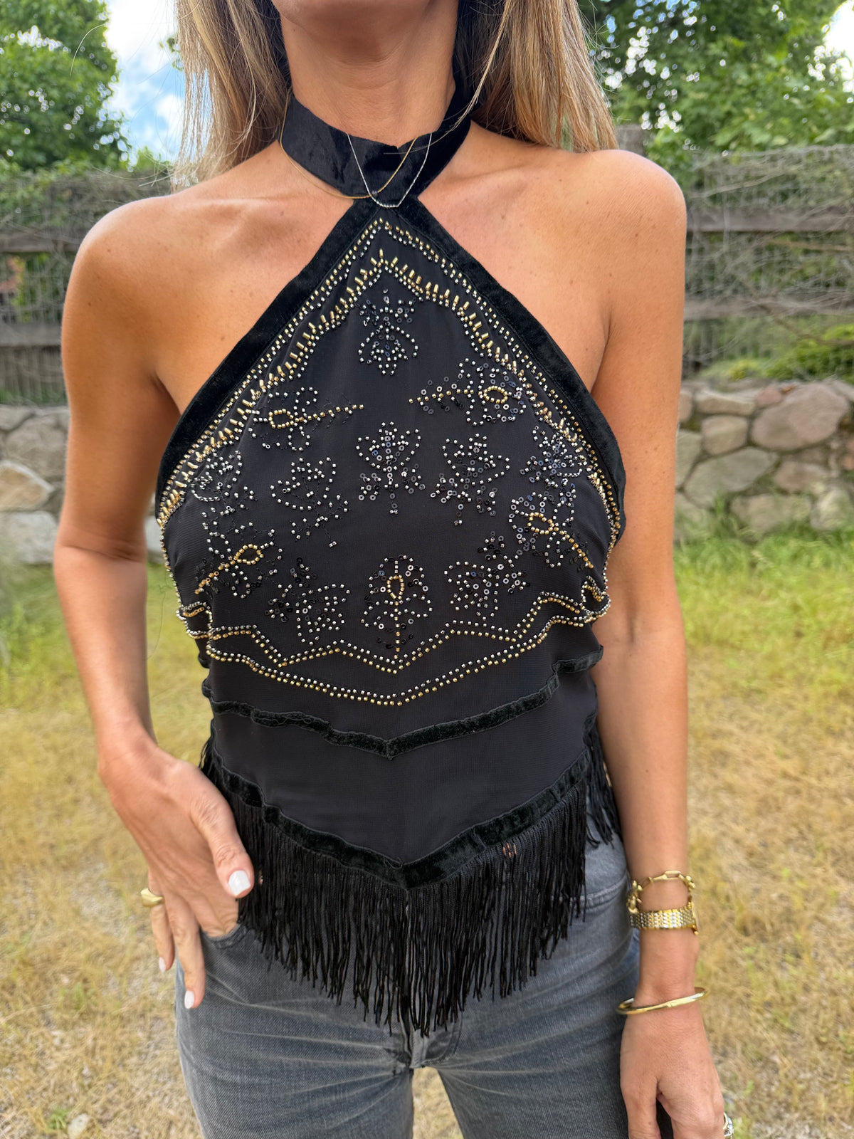 Polera terciopelo mostacillas negra