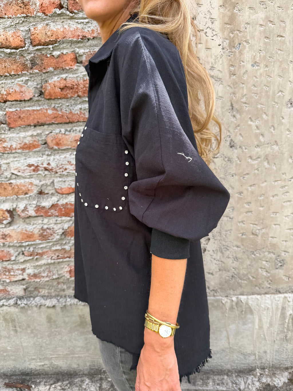 Blusa bolsillo brillantes negro