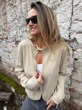 Chaquetita tejida detalles beige