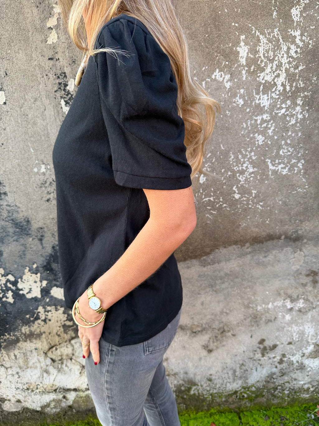 Polera hombro aglobado negra