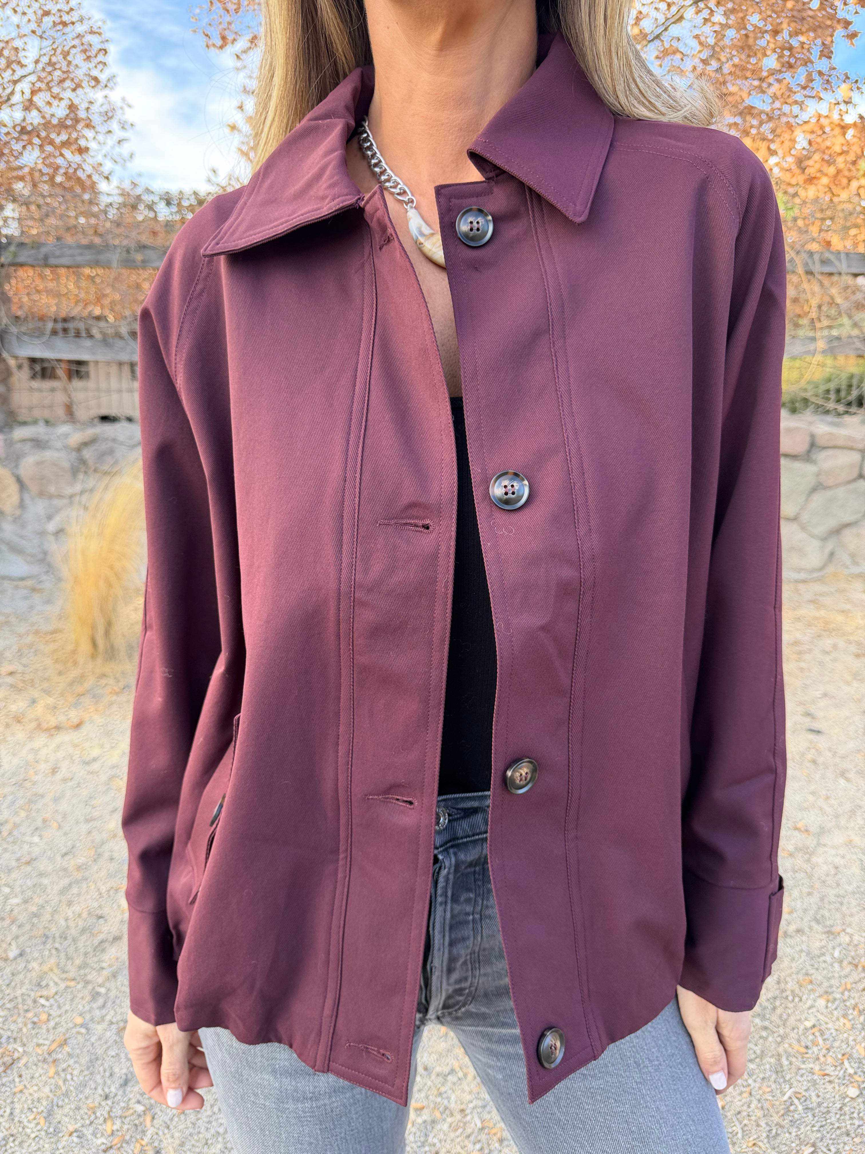 Chaqueta gabardina clásica burdeo