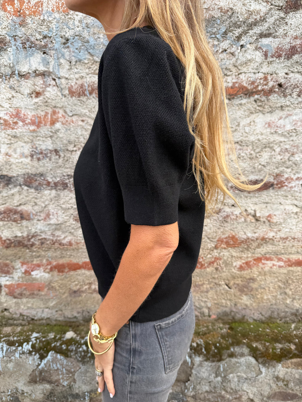 Polera/ Chaleco botones dorados negro