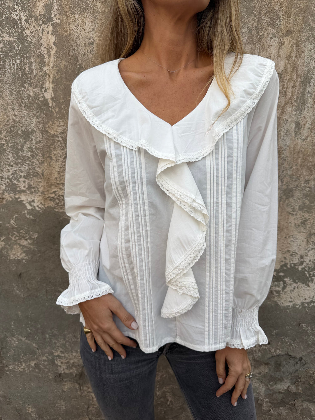 Blusa volados centrales blanca