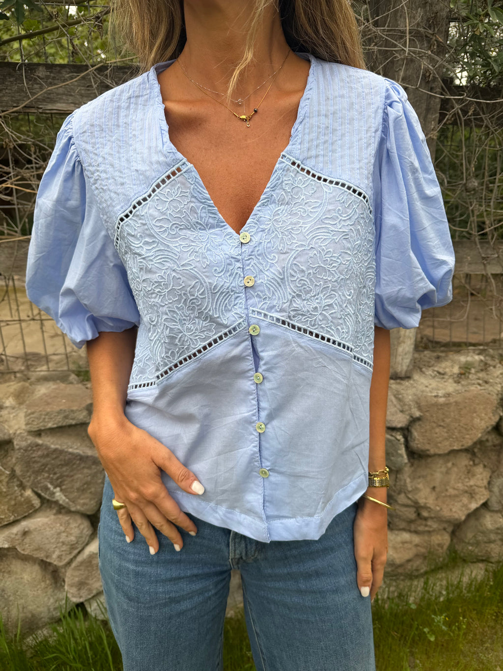 New blusa mangas abullonadas celeste