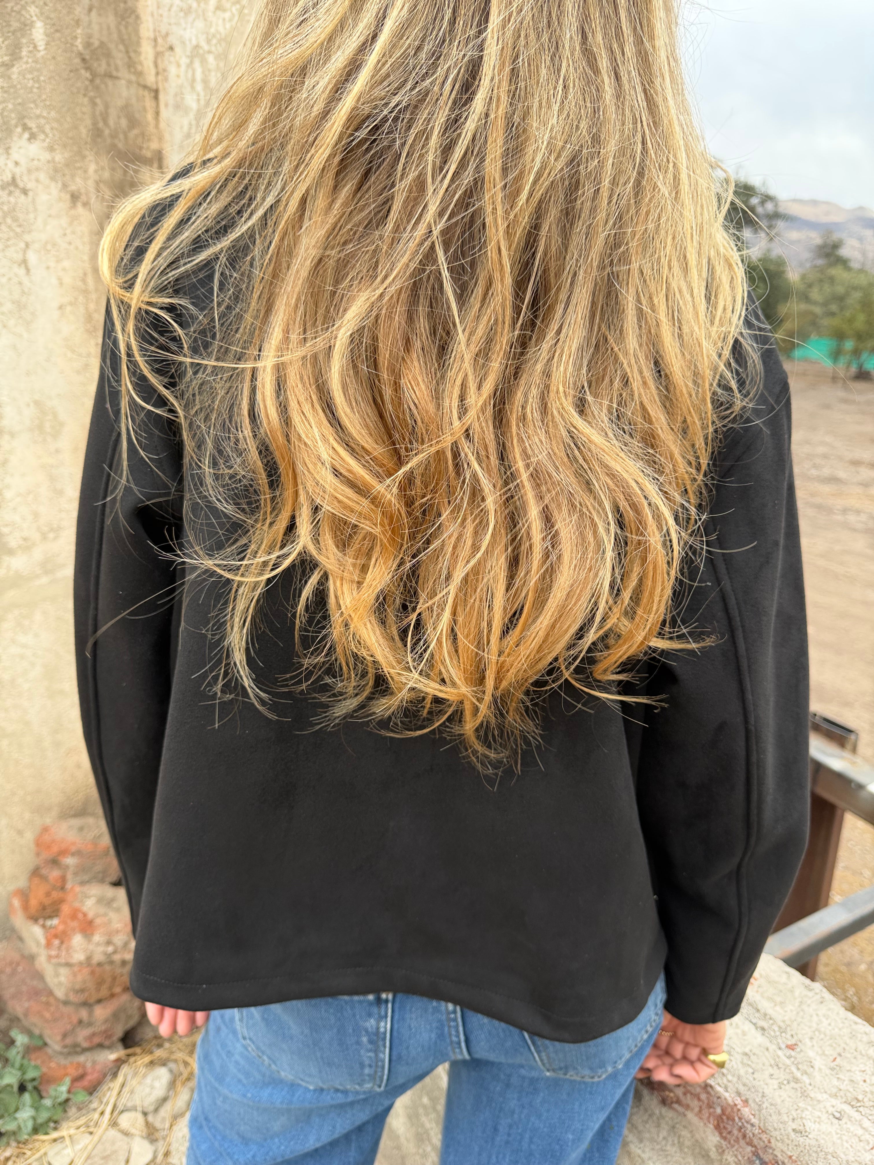 Chaqueta suede tachitas negra